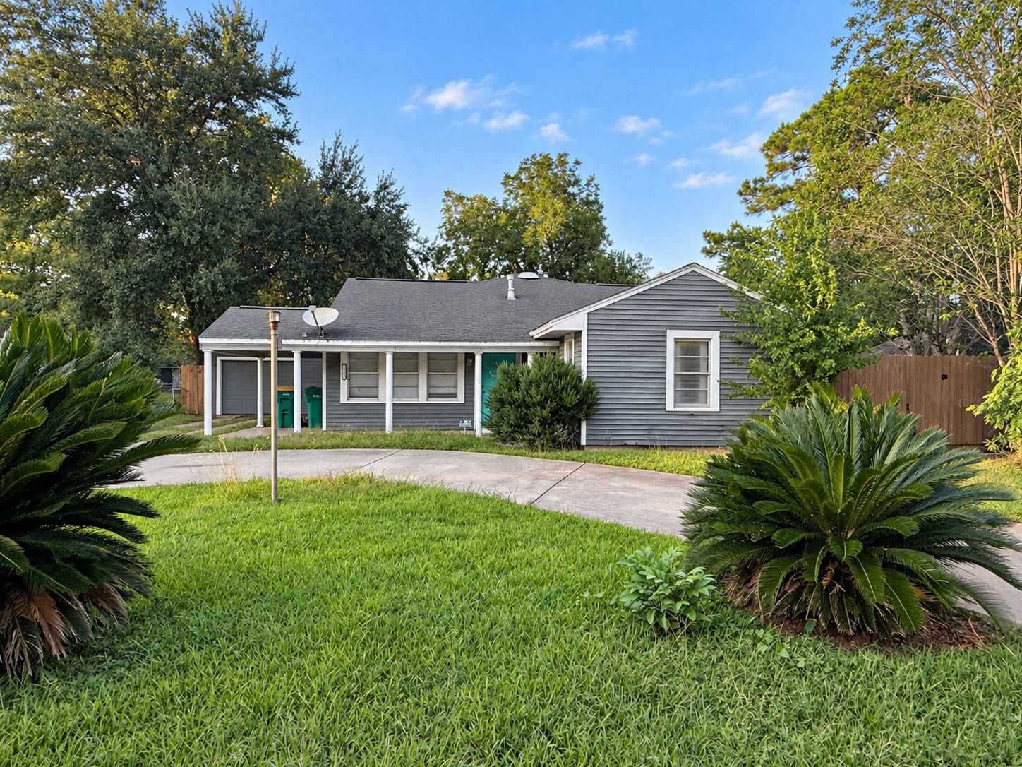 2604 S Houston Drive, La Marque, TX 77568 2604 S Houston Drive, La Marque, TX 77568