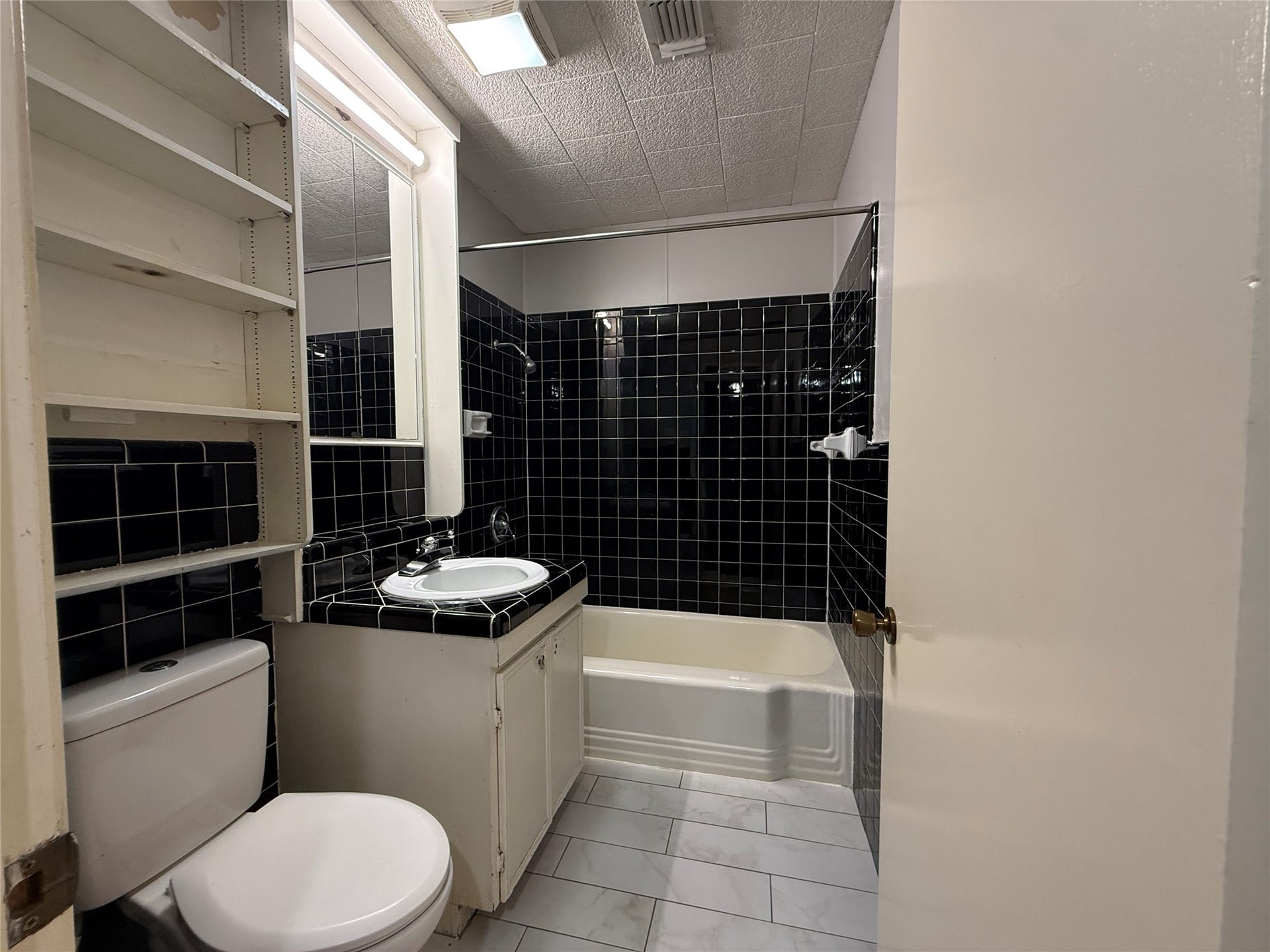 2604 S Houston Drive, La Marque, TX 77568 2604 S Houston Drive, La Marque, TX 77568