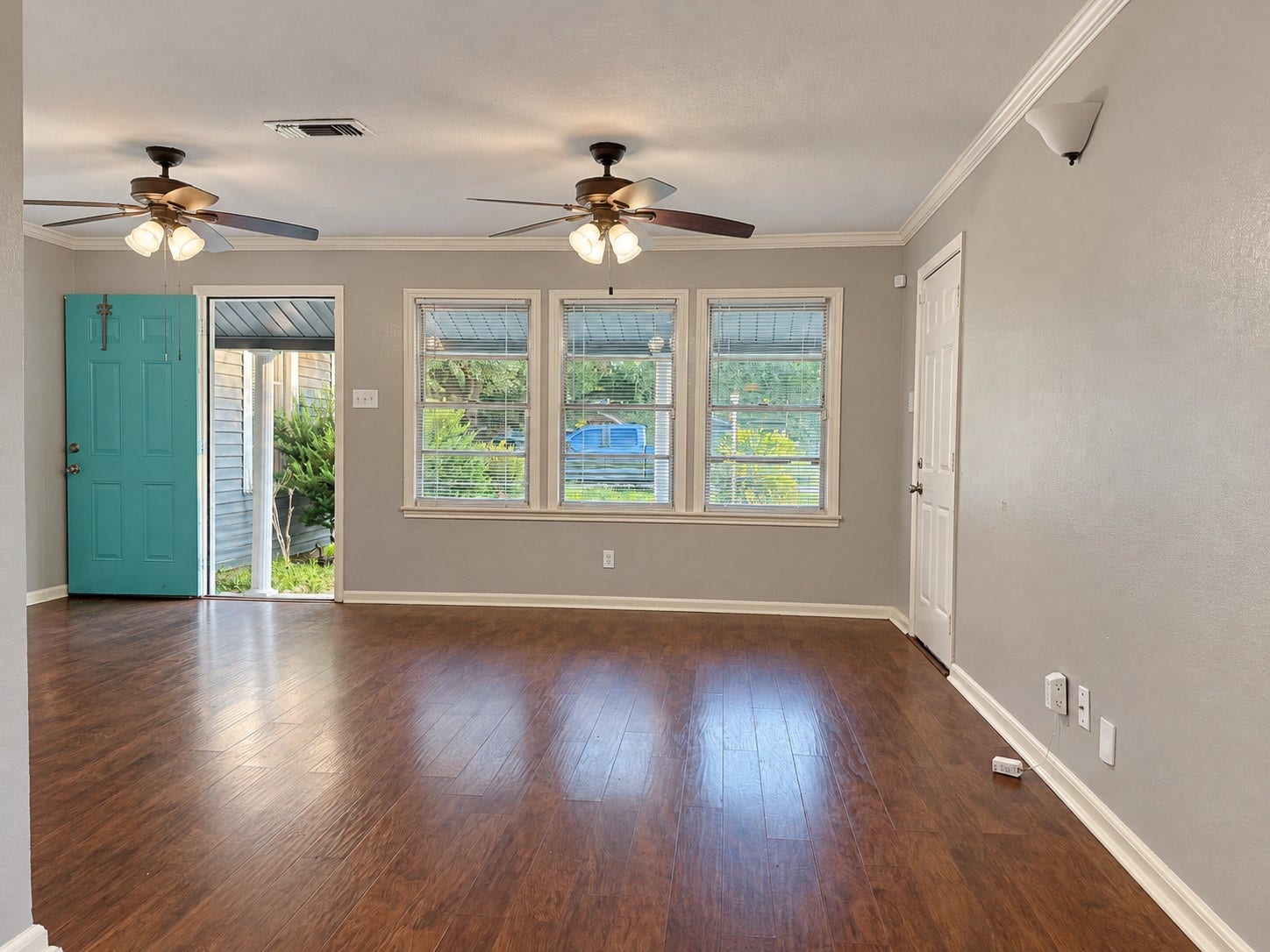 2604 S Houston Drive, La Marque, TX 77568 2604 S Houston Drive, La Marque, TX 77568