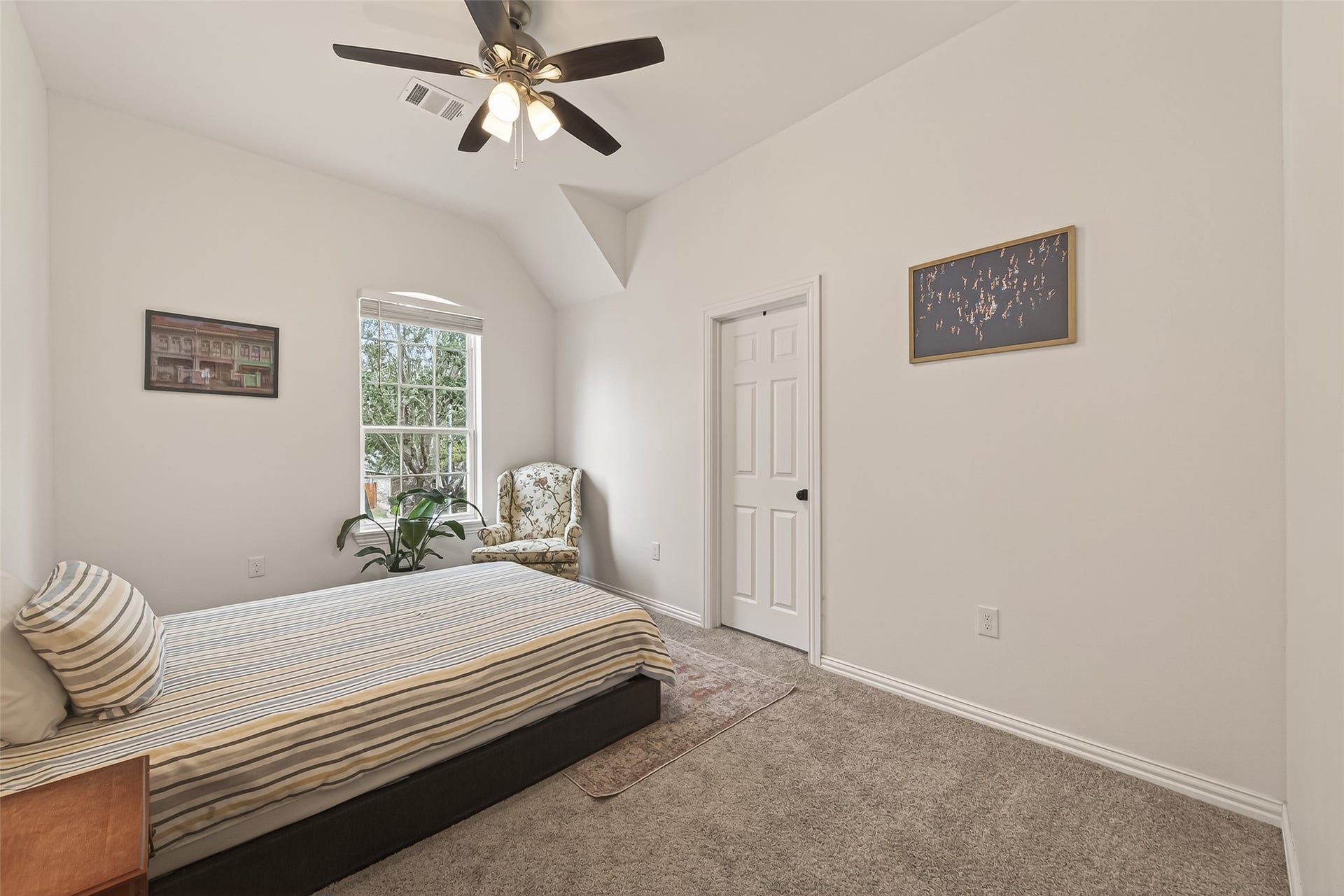 4423 Parkwater Cove Court SE, Sugar Land, TX 77479 This bedroom features a cozy space with soft carpeting and neutral walls, complemented by a ceiling fan. A window provides natural light, the room has a closet and offering a peaceful retreat.