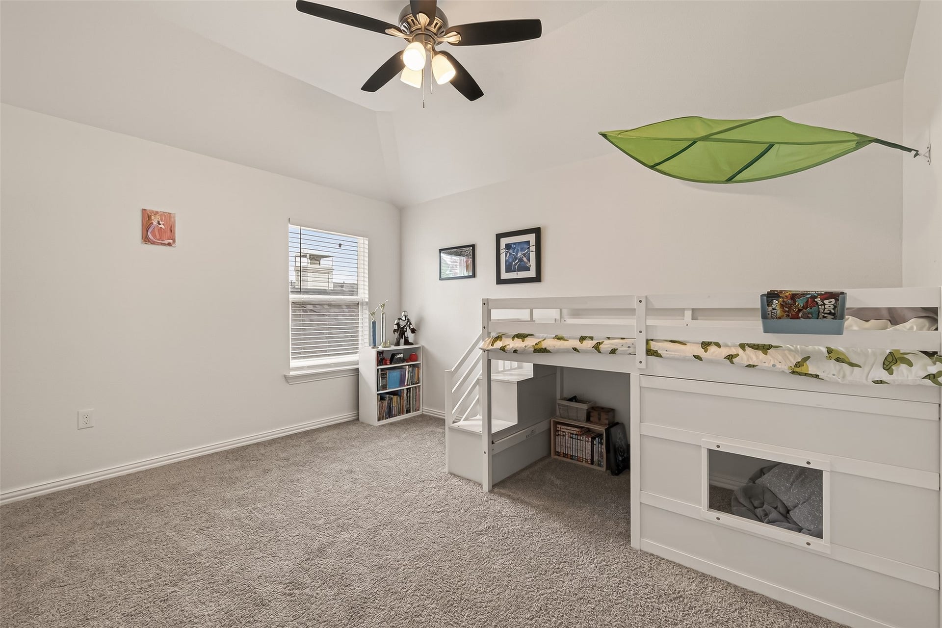 4423 Parkwater Cove Court SE, Sugar Land, TX 77479 Bright and spacious room with neutral walls, carpeted flooring, closet and a ceiling fan.