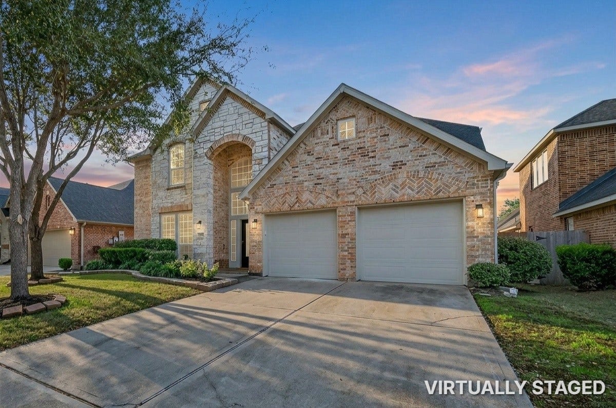 4423 Parkwater Cove Court SE, Sugar Land, TX 77479 This home is on a street that has limited traffic because it ends in a cul-de-sac. Perfect for family living in a suburban neighborhood.