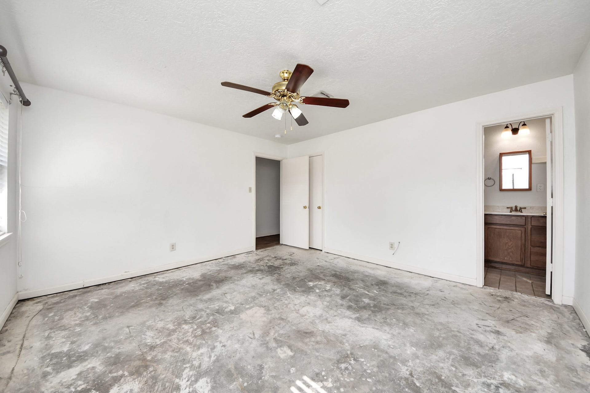 5710 Saxon Drive, Houston, TX 77092 5710 Saxon Drive, Houston, TX 77092