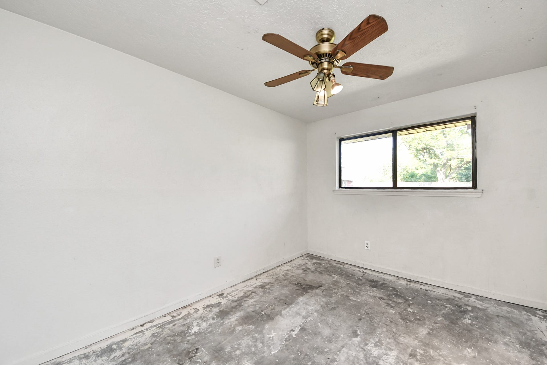 5710 Saxon Drive, Houston, TX 77092 5710 Saxon Drive, Houston, TX 77092