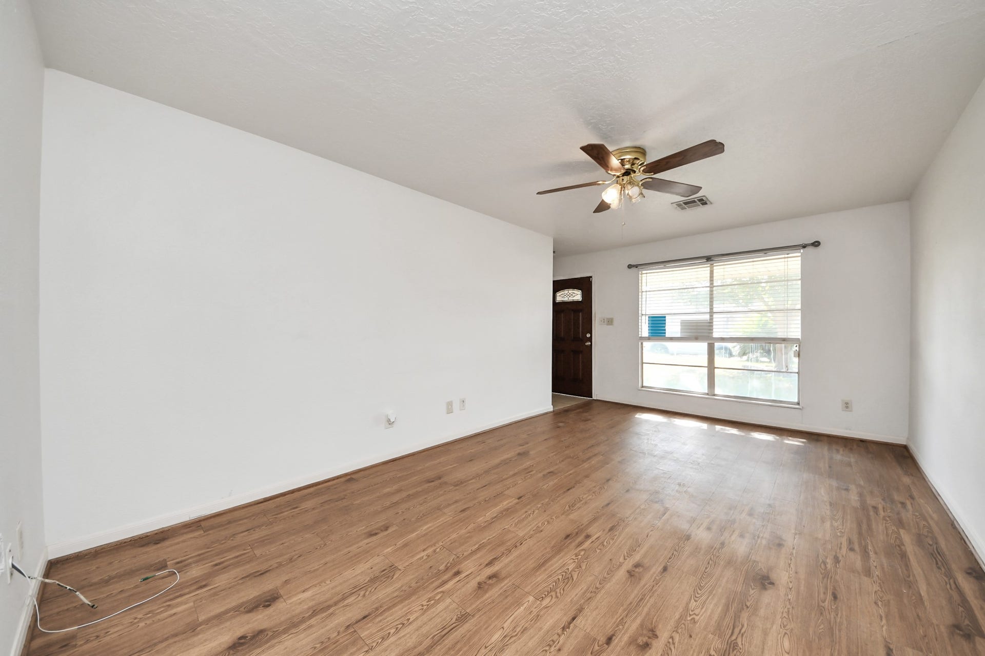5710 Saxon Drive, Houston, TX 77092 5710 Saxon Drive, Houston, TX 77092