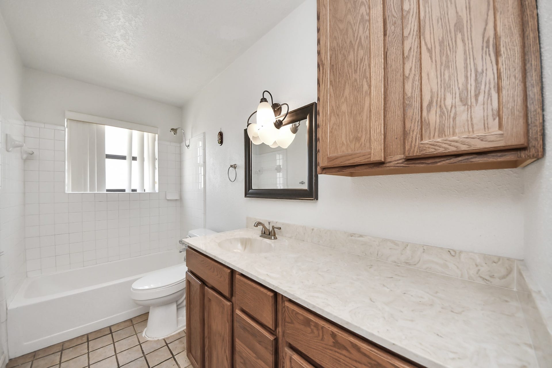 5710 Saxon Drive, Houston, TX 77092 5710 Saxon Drive, Houston, TX 77092