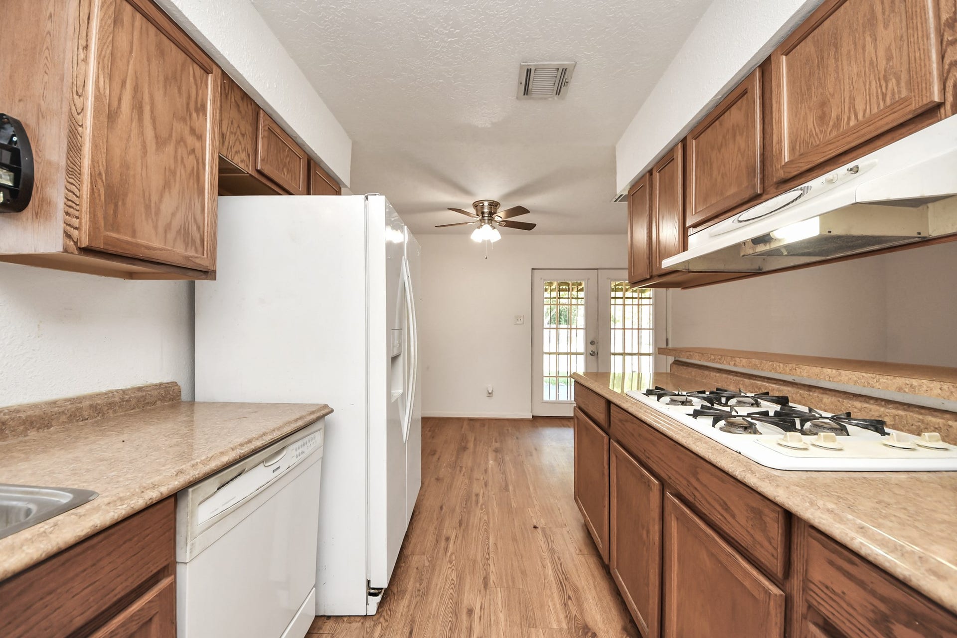 5710 Saxon Drive, Houston, TX 77092 5710 Saxon Drive, Houston, TX 77092