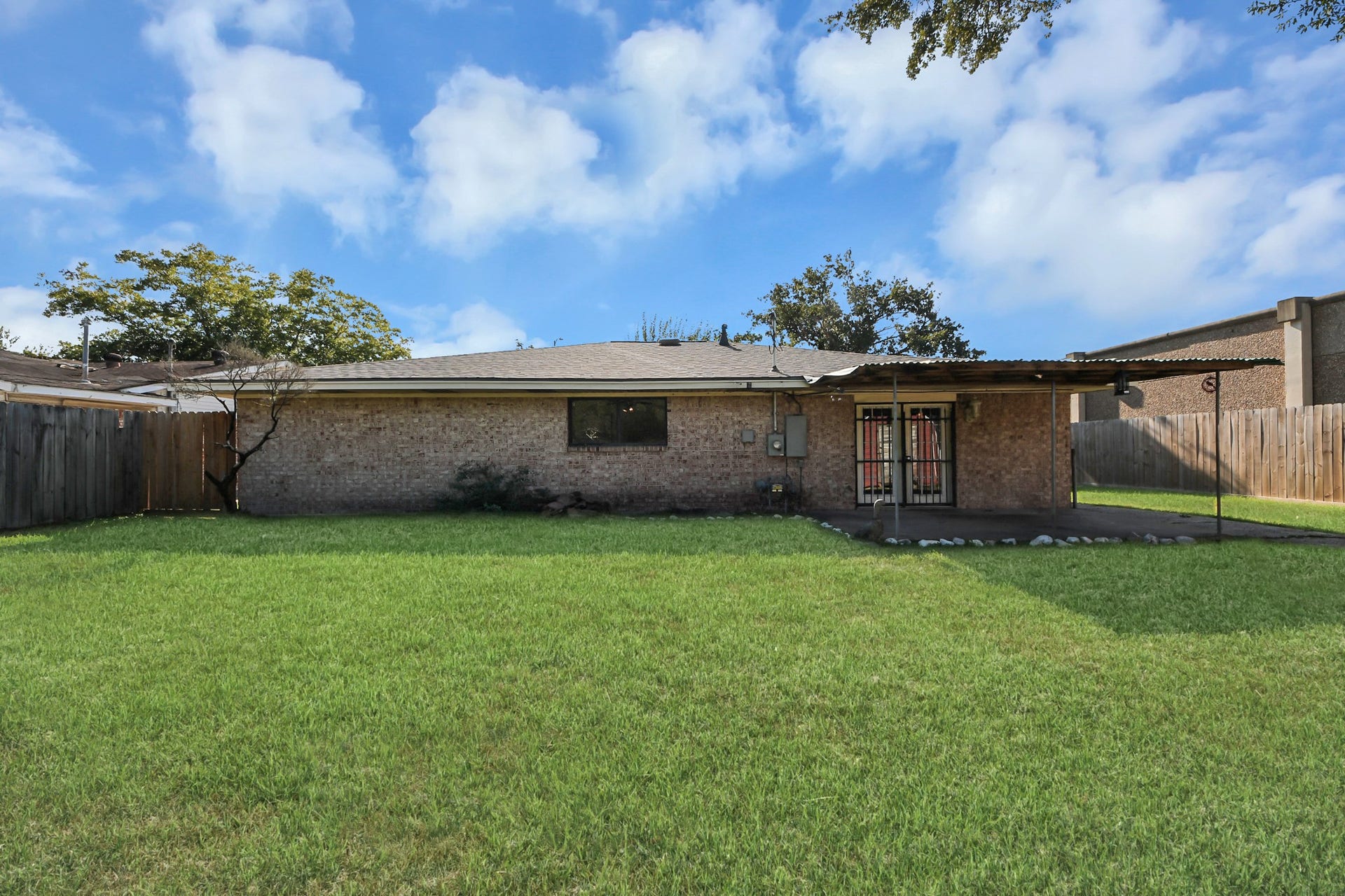 5710 Saxon Drive, Houston, TX 77092 5710 Saxon Drive, Houston, TX 77092