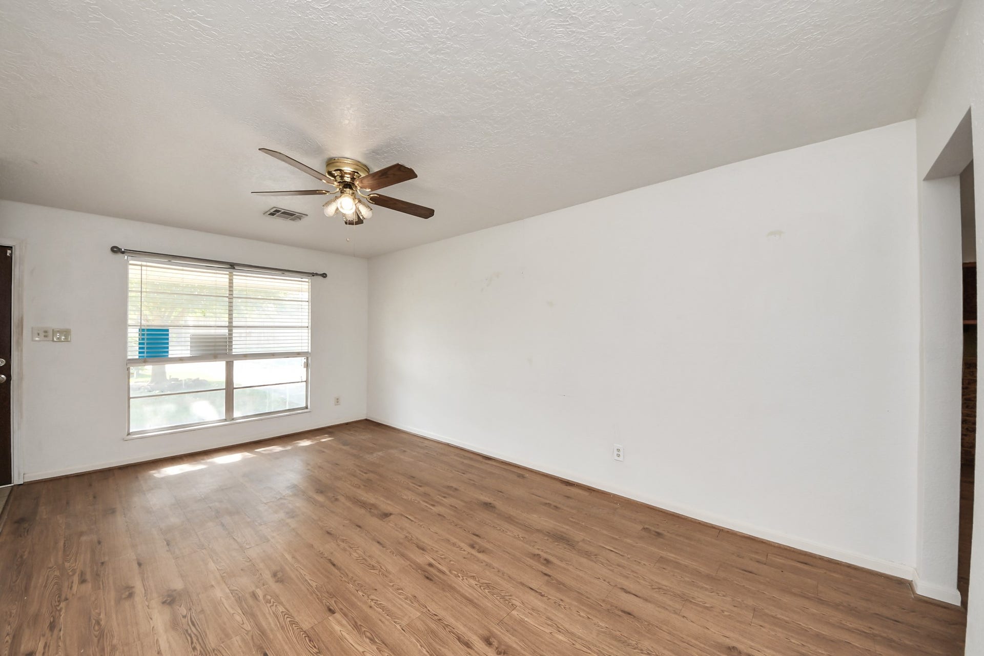 5710 Saxon Drive, Houston, TX 77092 5710 Saxon Drive, Houston, TX 77092