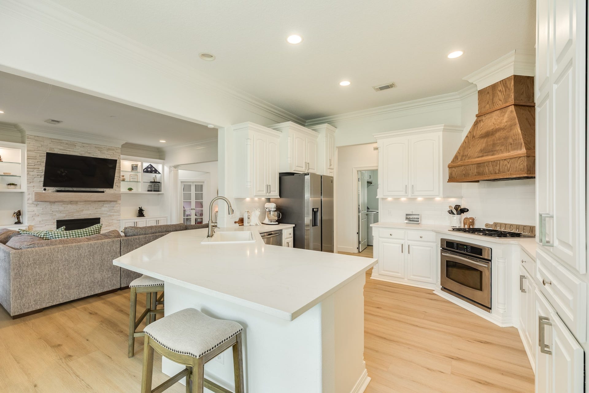 52 English Oak Court, Lake Jackson, TX 77566 52 English Oak Court, Lake Jackson, TX 77566