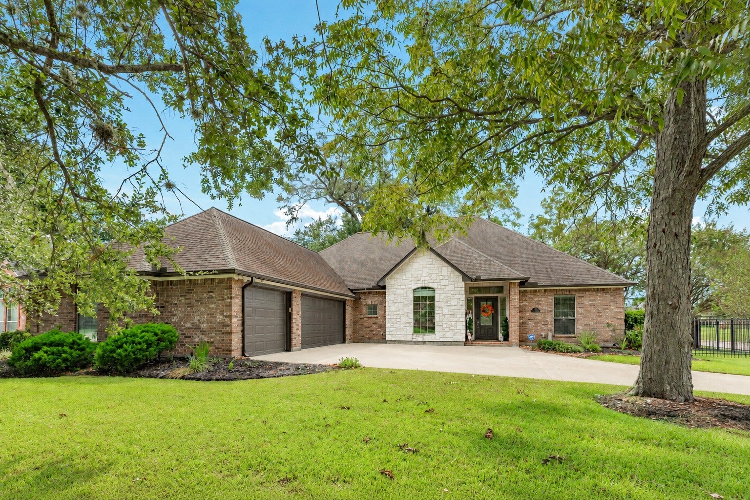 52 English Oak Court, Lake Jackson, TX 77566 52 English Oak Court, Lake Jackson, TX 77566