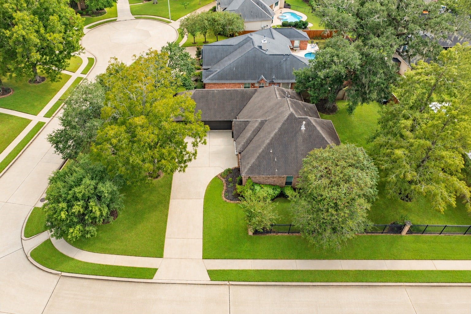 52 English Oak Court, Lake Jackson, TX 77566 52 English Oak Court, Lake Jackson, TX 77566