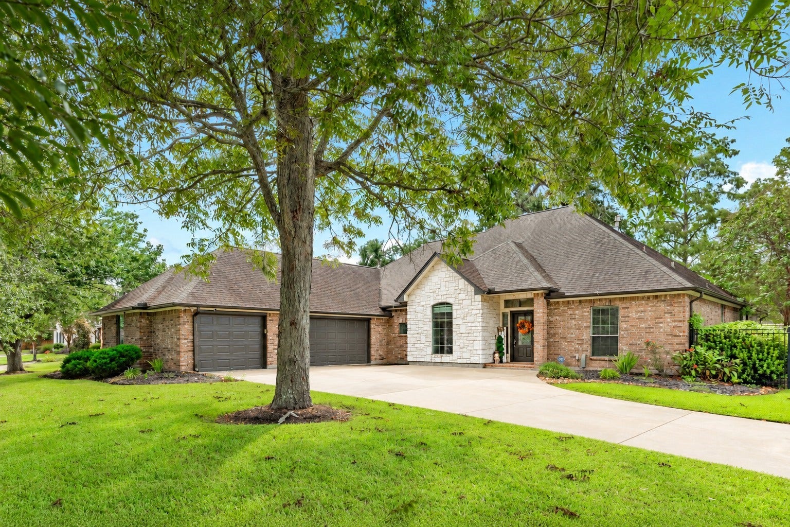 52 English Oak Court, Lake Jackson, TX 77566 52 English Oak Court, Lake Jackson, TX 77566