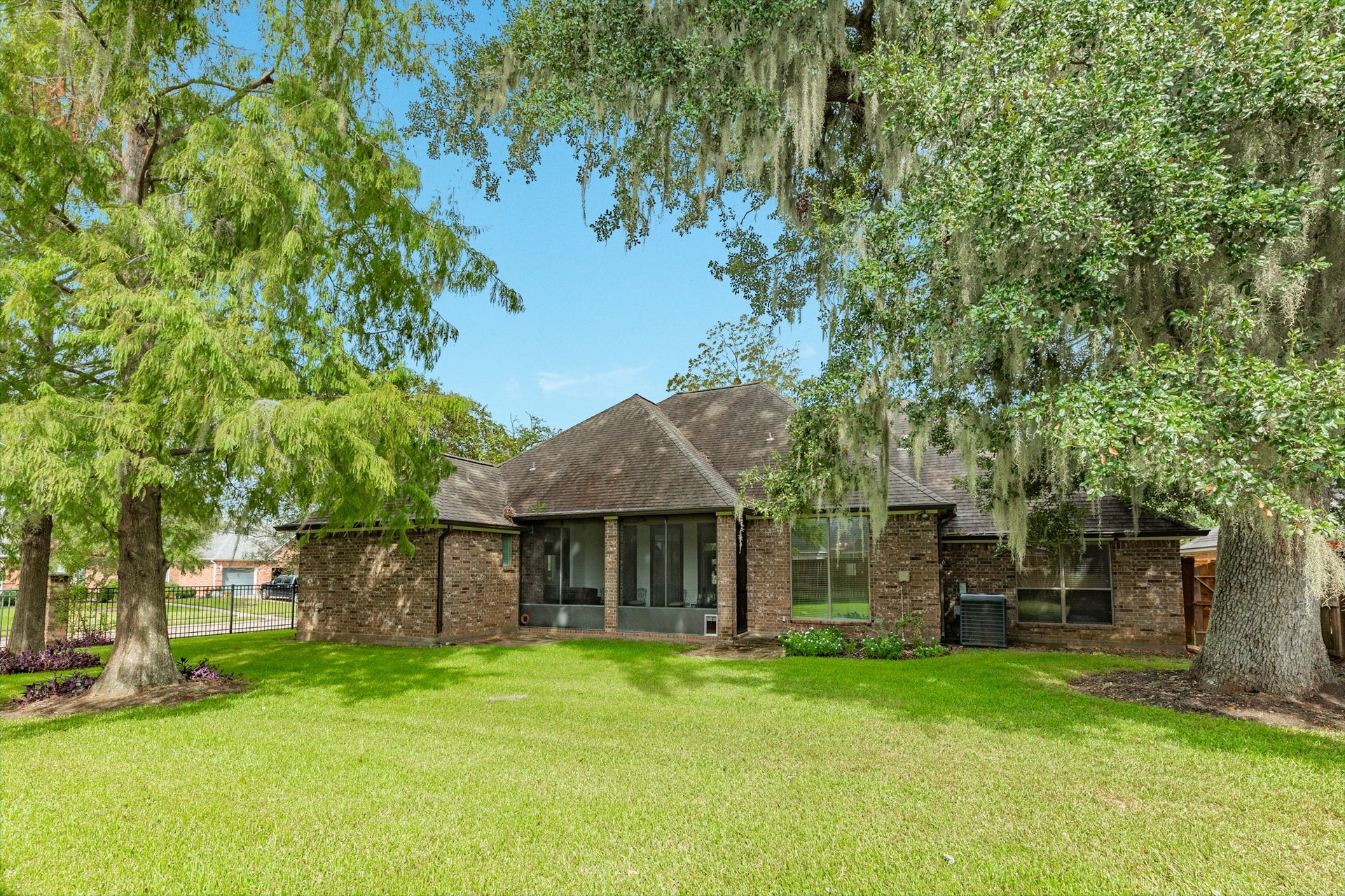 52 English Oak Court, Lake Jackson, TX 77566 52 English Oak Court, Lake Jackson, TX 77566