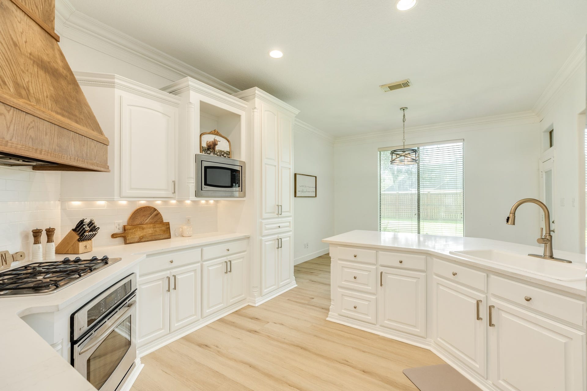 52 English Oak Court, Lake Jackson, TX 77566 52 English Oak Court, Lake Jackson, TX 77566