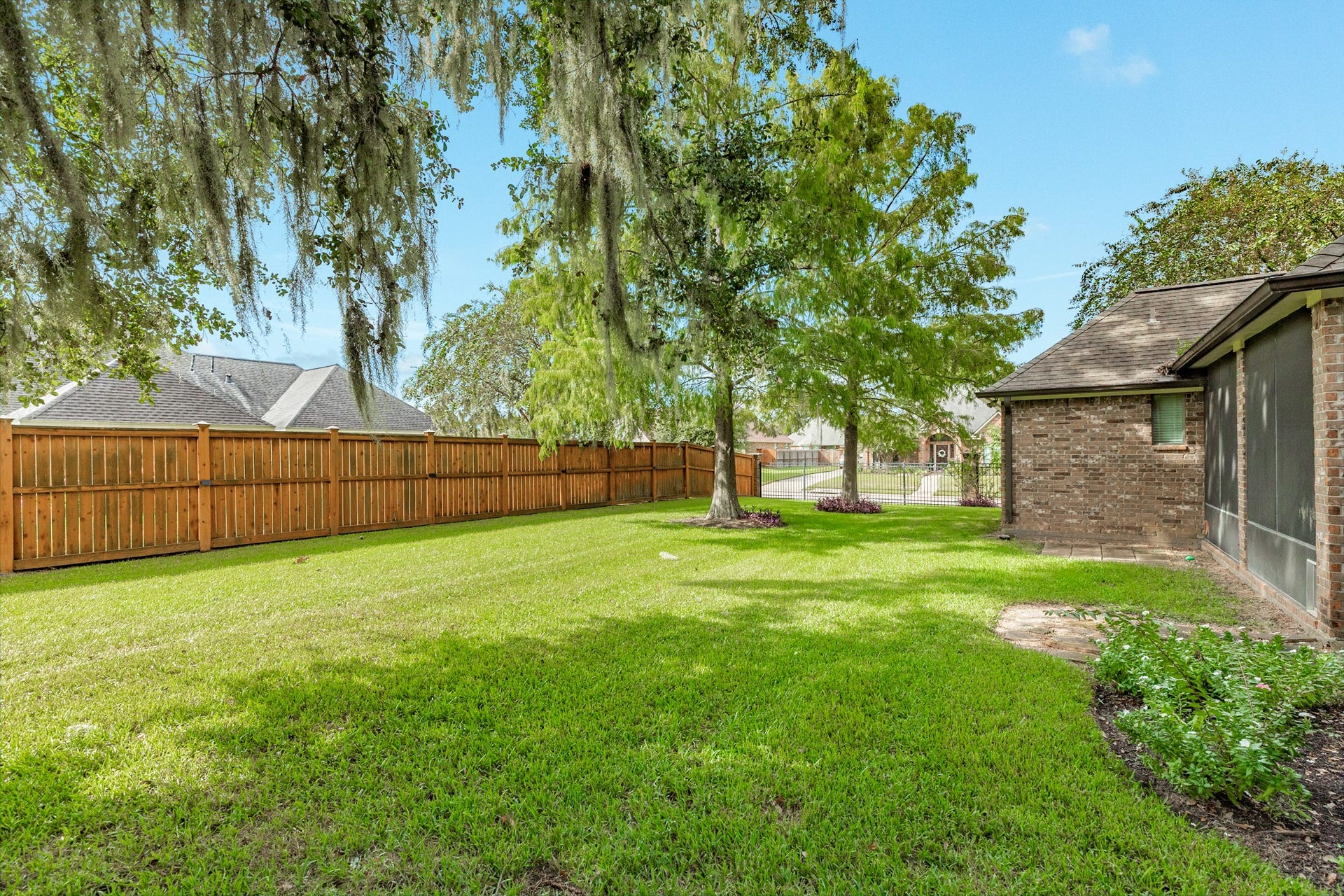 52 English Oak Court, Lake Jackson, TX 77566 52 English Oak Court, Lake Jackson, TX 77566