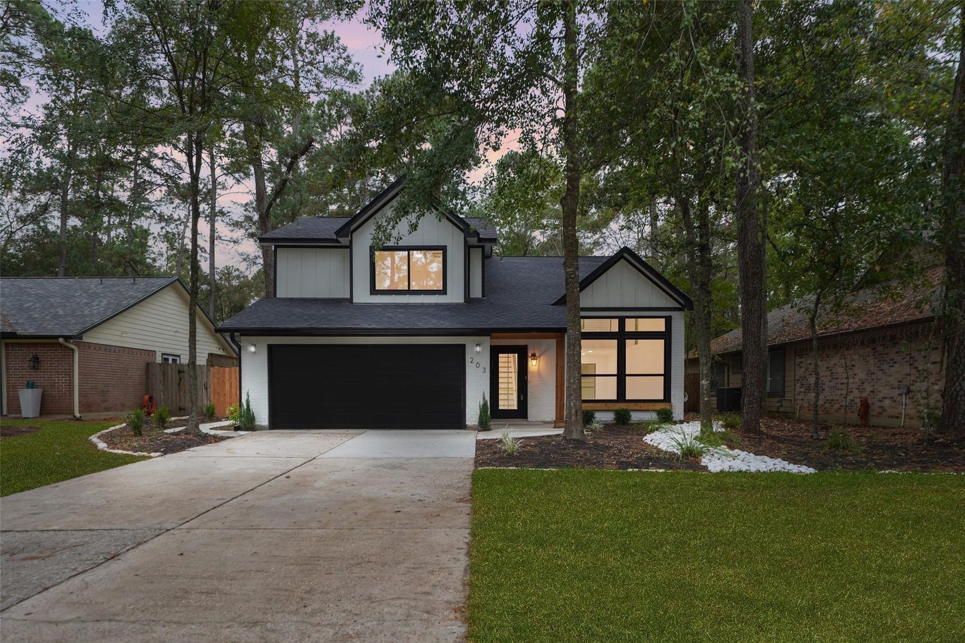 203 S Pathfinders Circle, The Woodlands, TX 77381