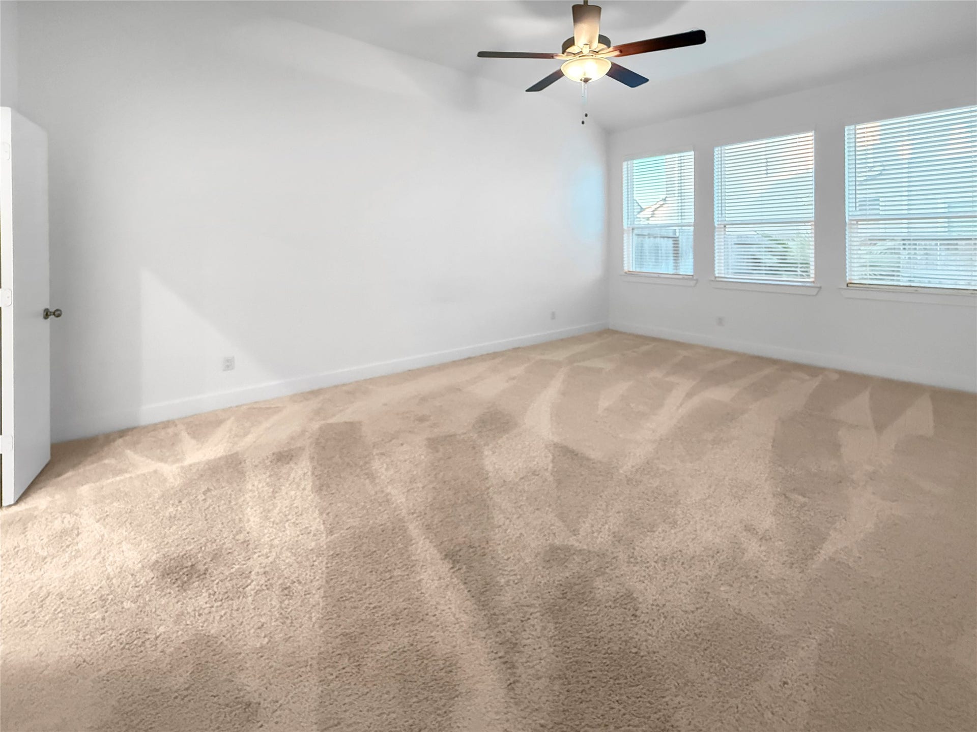 9407 Lantern Light Drive, Missouri City, TX 77459 Additional view of the primary suite showcasing generous floor space and multiple windows.
