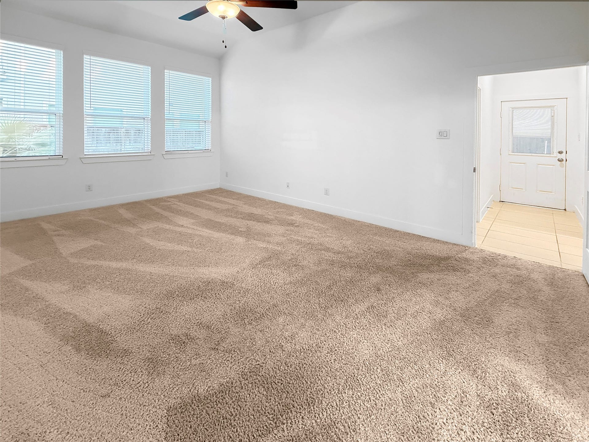 9407 Lantern Light Drive, Missouri City, TX 77459 Spacious primary bedroom featuring high ceilings, a ceiling fan, and abundant natural light.