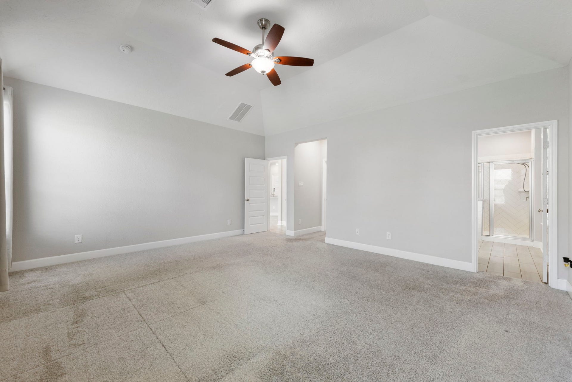 8731 Ute Creek Lane, Magnolia, TX 77354 eaceful primary retreat with high ceilings and plenty of natural light
