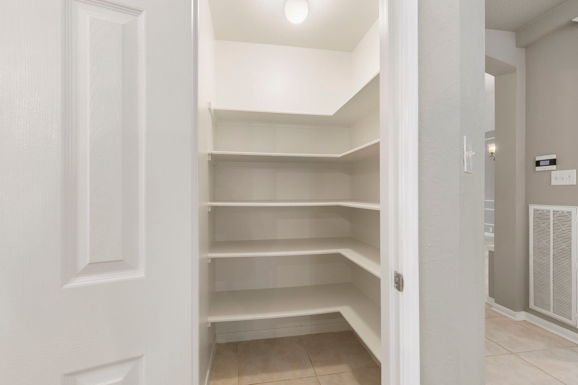 27 Stargazer Place, The Woodlands, TX 77381 There is even a walk-in pantry!