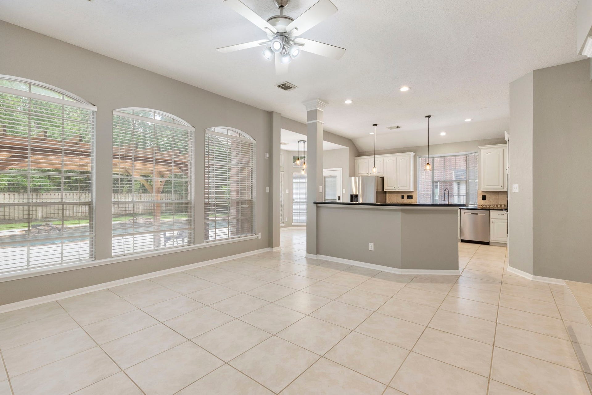 27 Stargazer Place, The Woodlands, TX 77381 The open concept space allows everyone to be gather together.