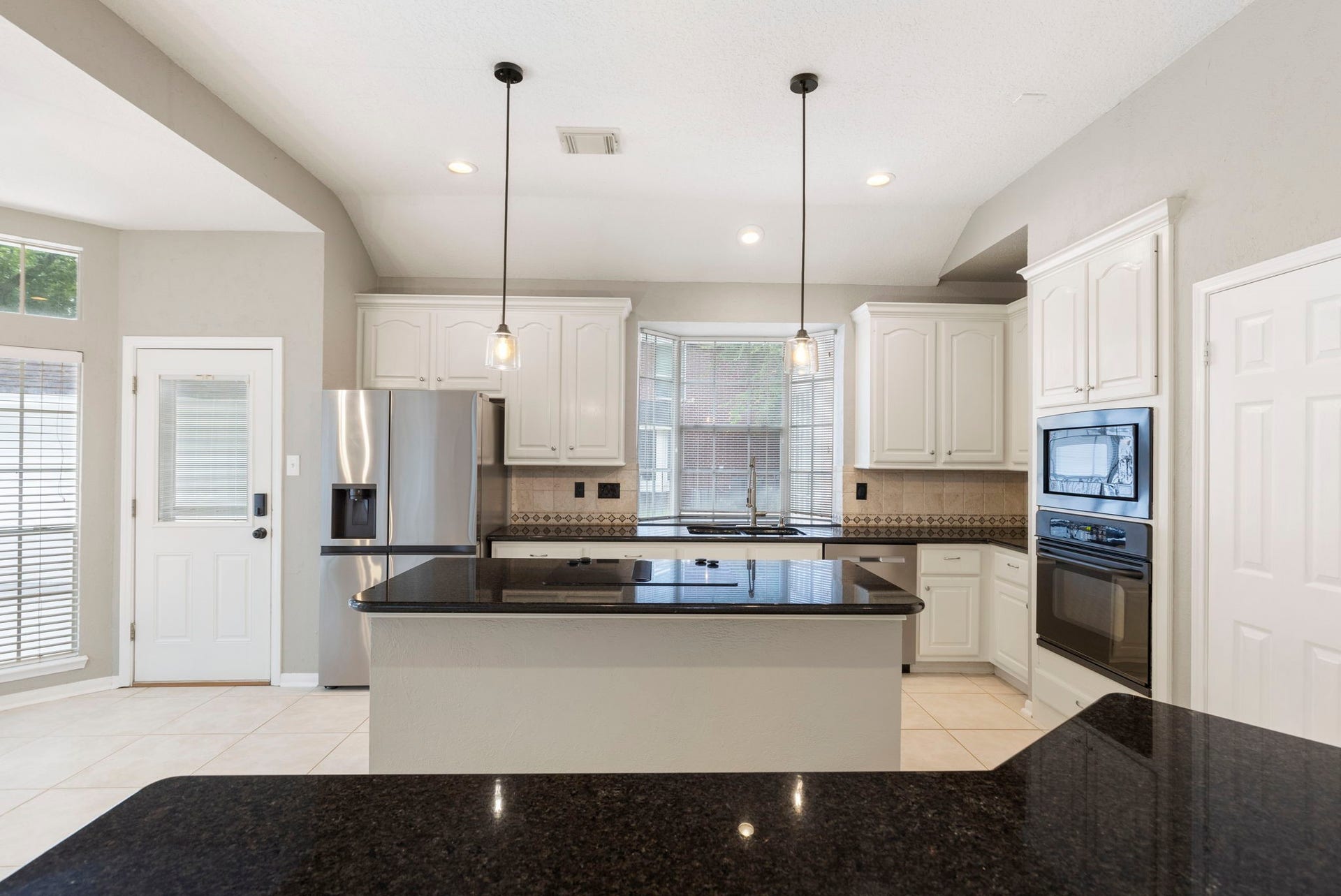 27 Stargazer Place, The Woodlands, TX 77381 The Kitchen offers two islands.