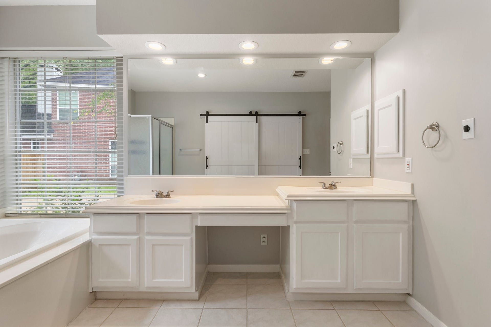 27 Stargazer Place, The Woodlands, TX 77381 27 Stargazer Place, The Woodlands, TX 77381