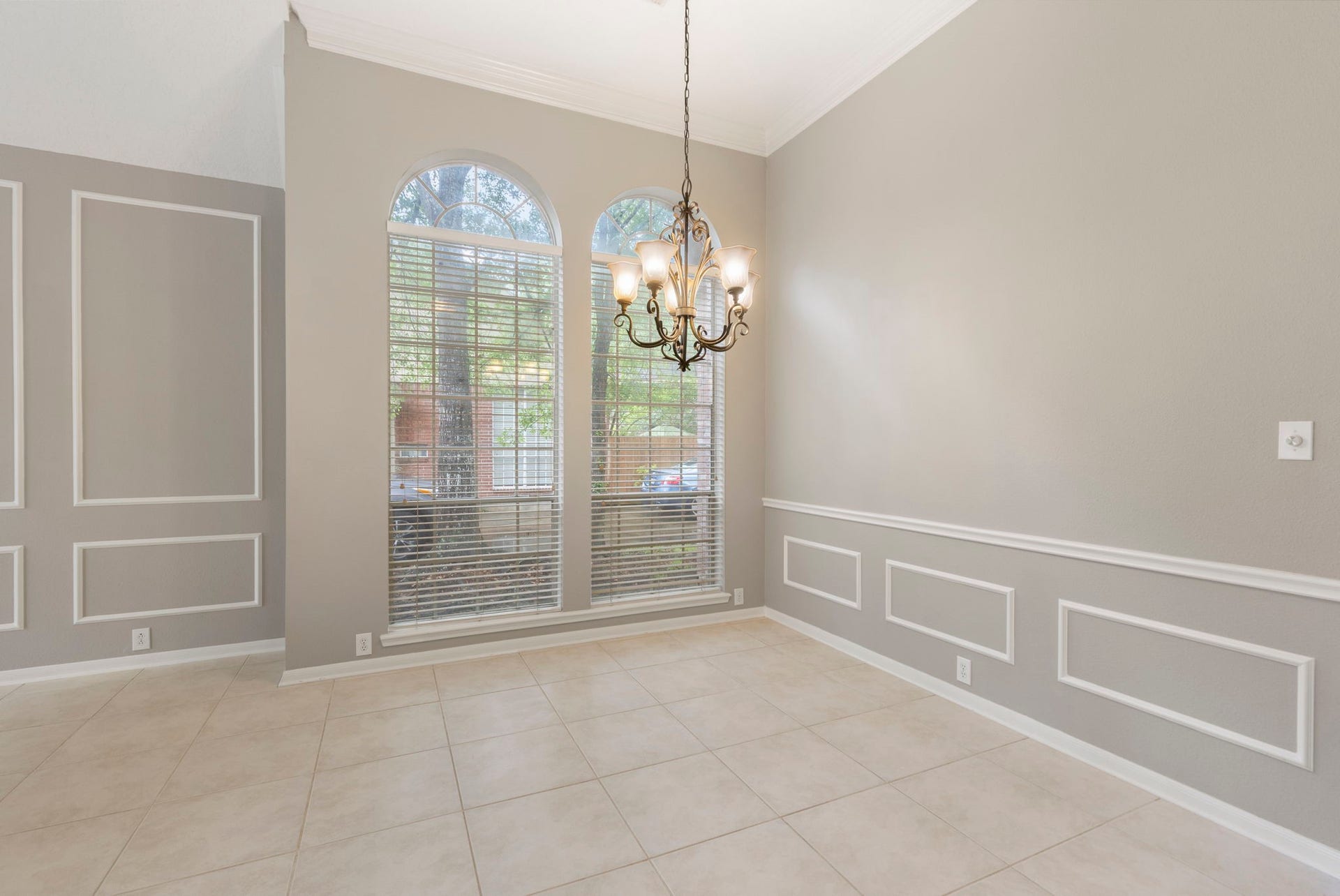 27 Stargazer Place, The Woodlands, TX 77381 The Formal Dining room allows space for a large table for plenty of seating for family and friends.