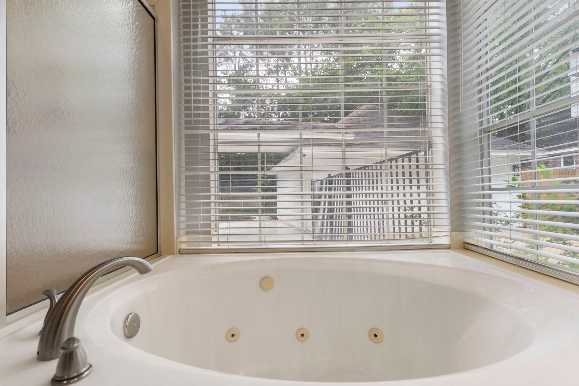 27 Stargazer Place, The Woodlands, TX 77381 27 Stargazer Place, The Woodlands, TX 77381