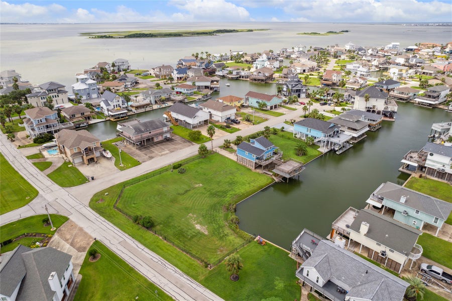 Property photo for 1302 & 1306 Maui Drive, Tiki Island, TX