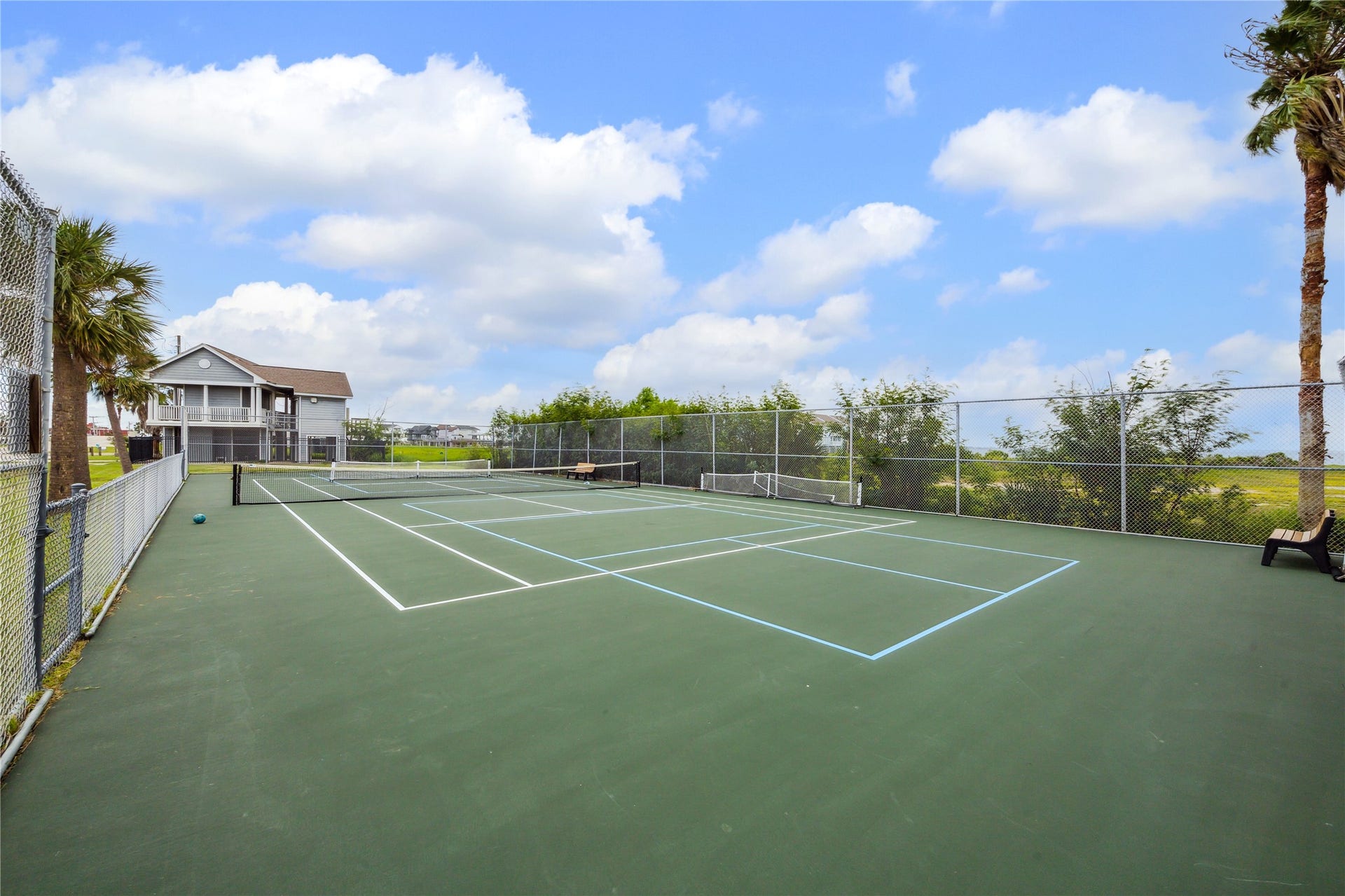 1302 & 1306 Maui Drive, Tiki Island, TX 77554 1302 & 1306 Maui Drive, Tiki Island, TX 77554