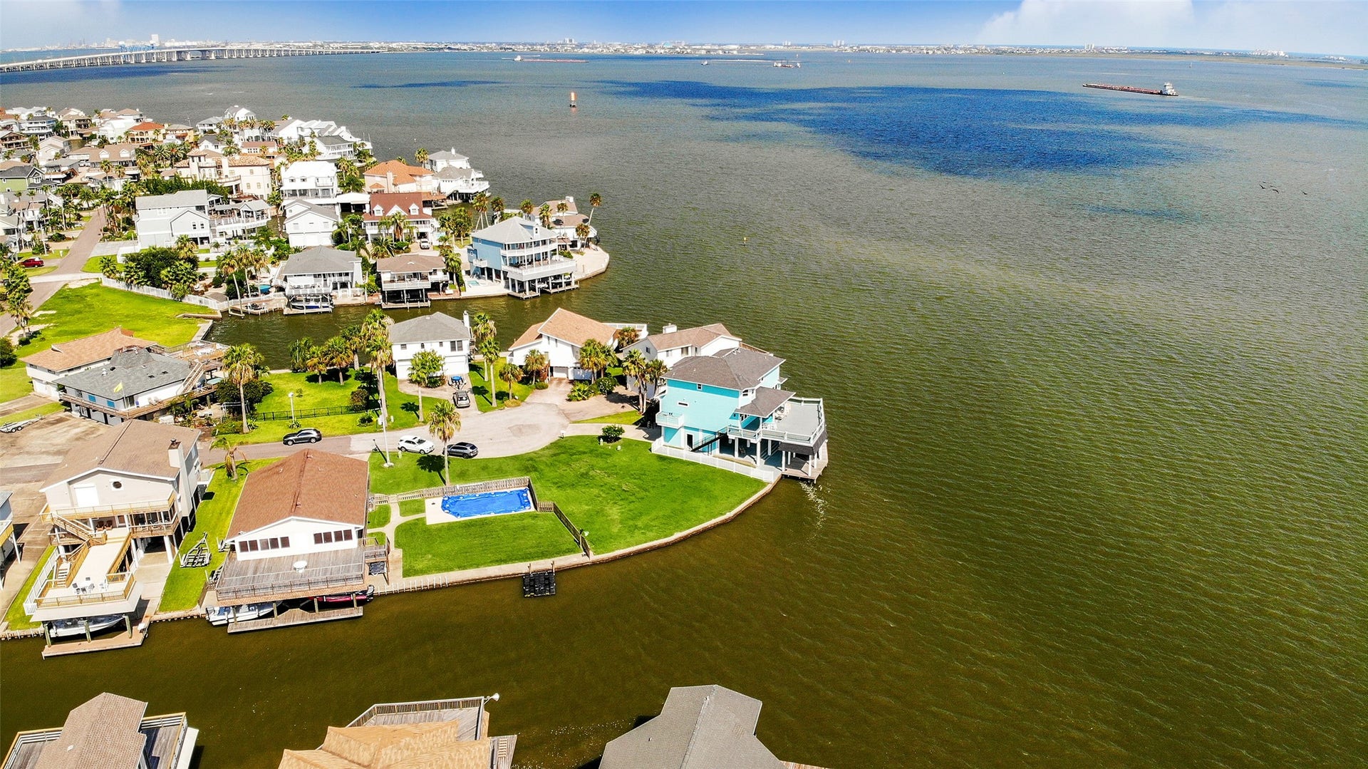 1302 & 1306 Maui Drive, Tiki Island, TX 77554 1302 & 1306 Maui Drive, Tiki Island, TX 77554