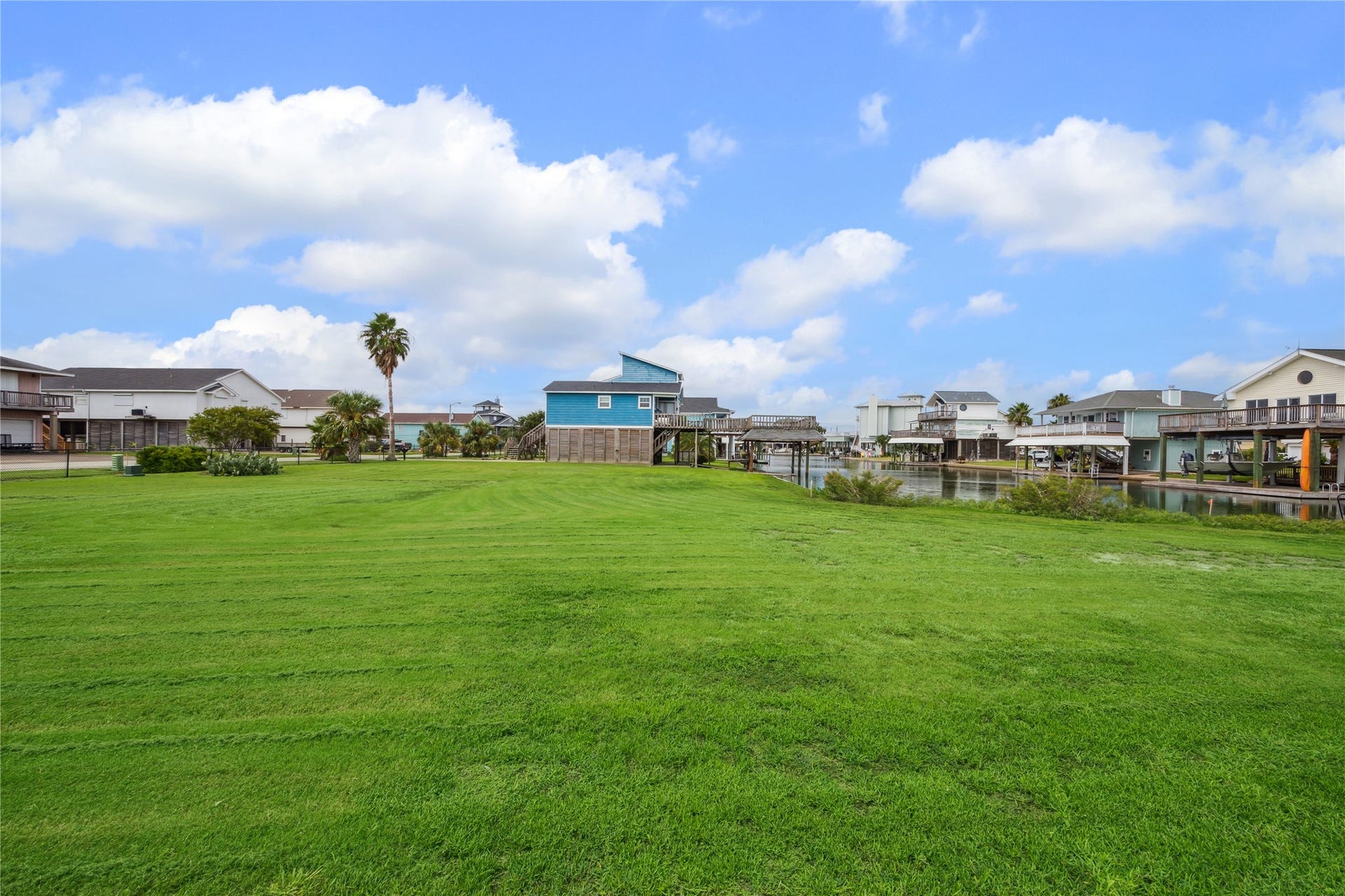1302 & 1306 Maui Drive, Tiki Island, TX 77554 1302 & 1306 Maui Drive, Tiki Island, TX 77554