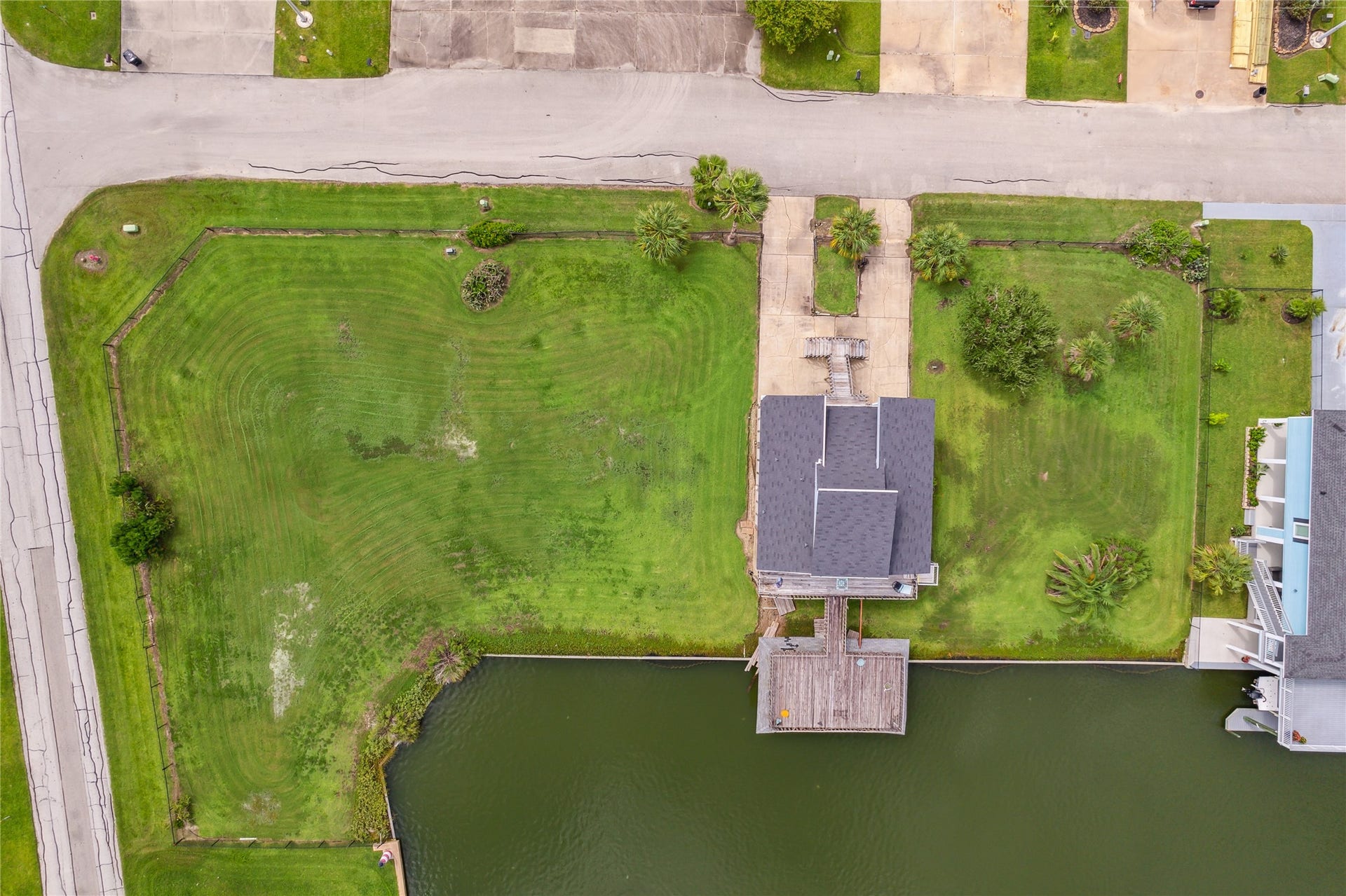 1302 & 1306 Maui Drive, Tiki Island, TX 77554 1302 & 1306 Maui Drive, Tiki Island, TX 77554