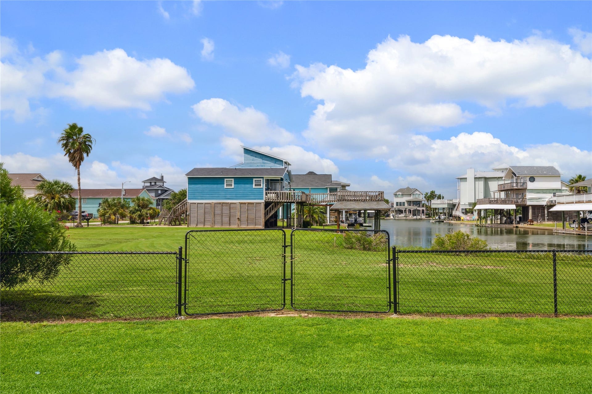 1302 & 1306 Maui Drive, Tiki Island, TX 77554 1302 & 1306 Maui Drive, Tiki Island, TX 77554