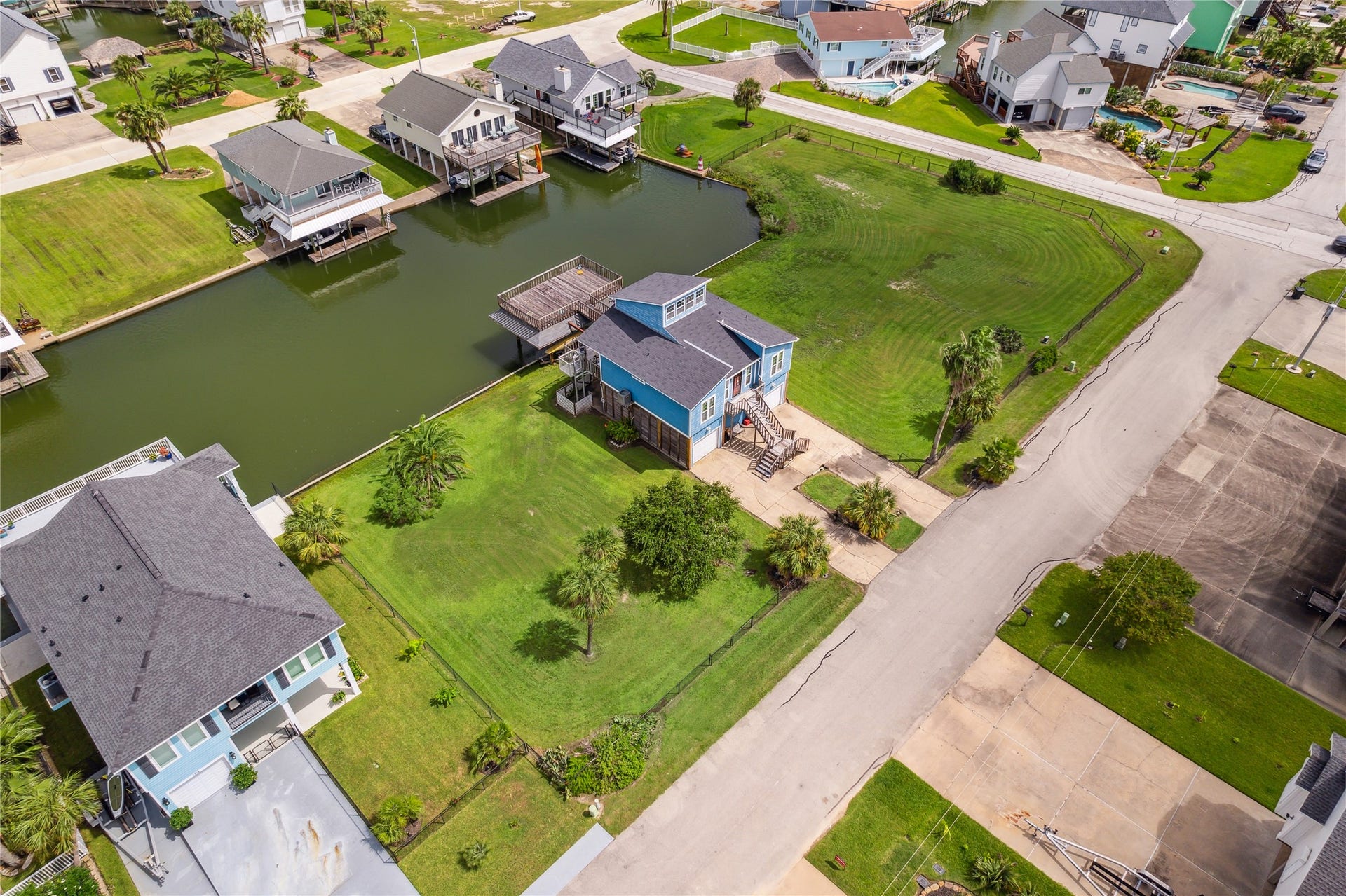 1302 & 1306 Maui Drive, Tiki Island, TX 77554 1302 & 1306 Maui Drive, Tiki Island, TX 77554