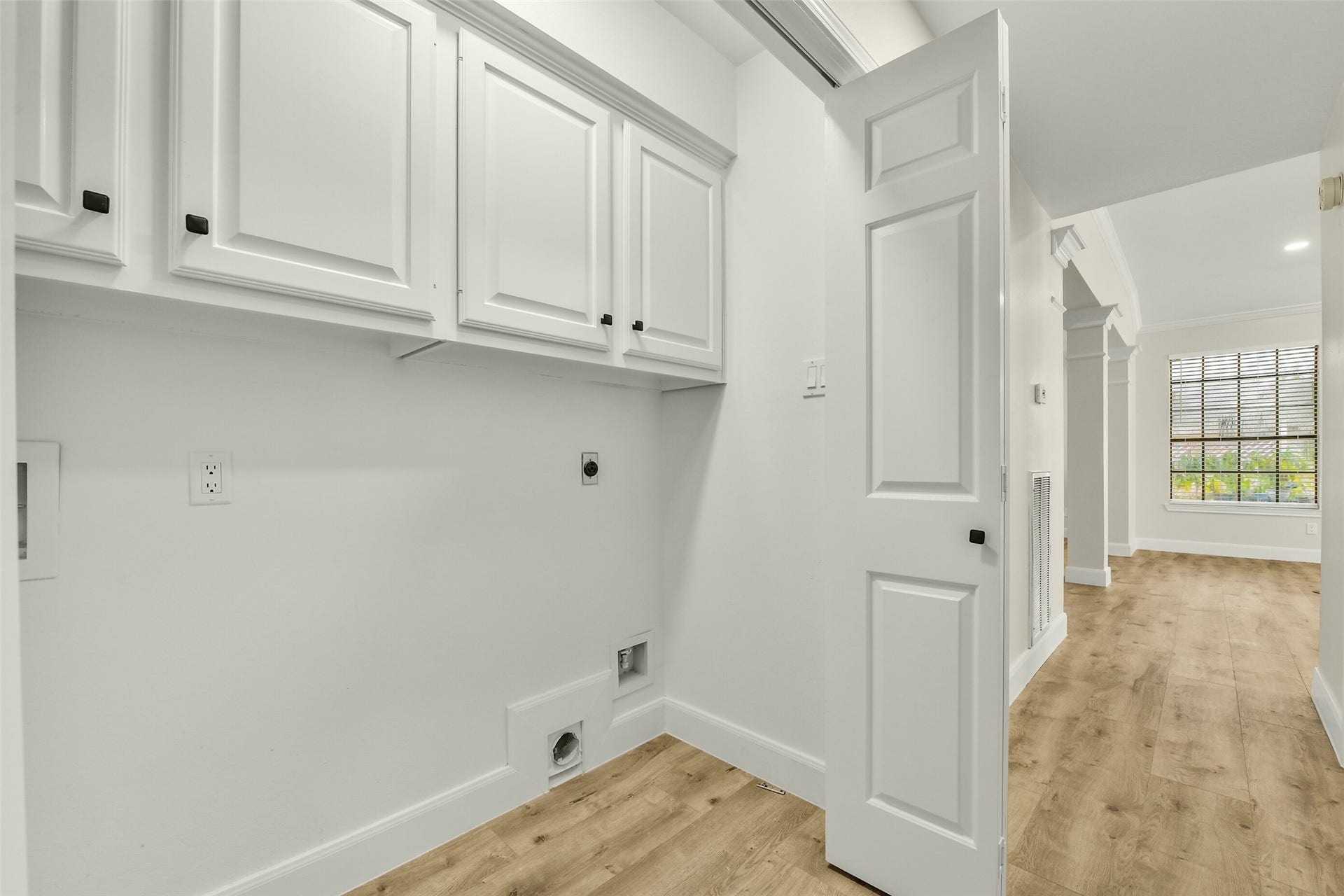 839 Quiet Spring Ln, Houston, TX 77062 Laundry room in hallway