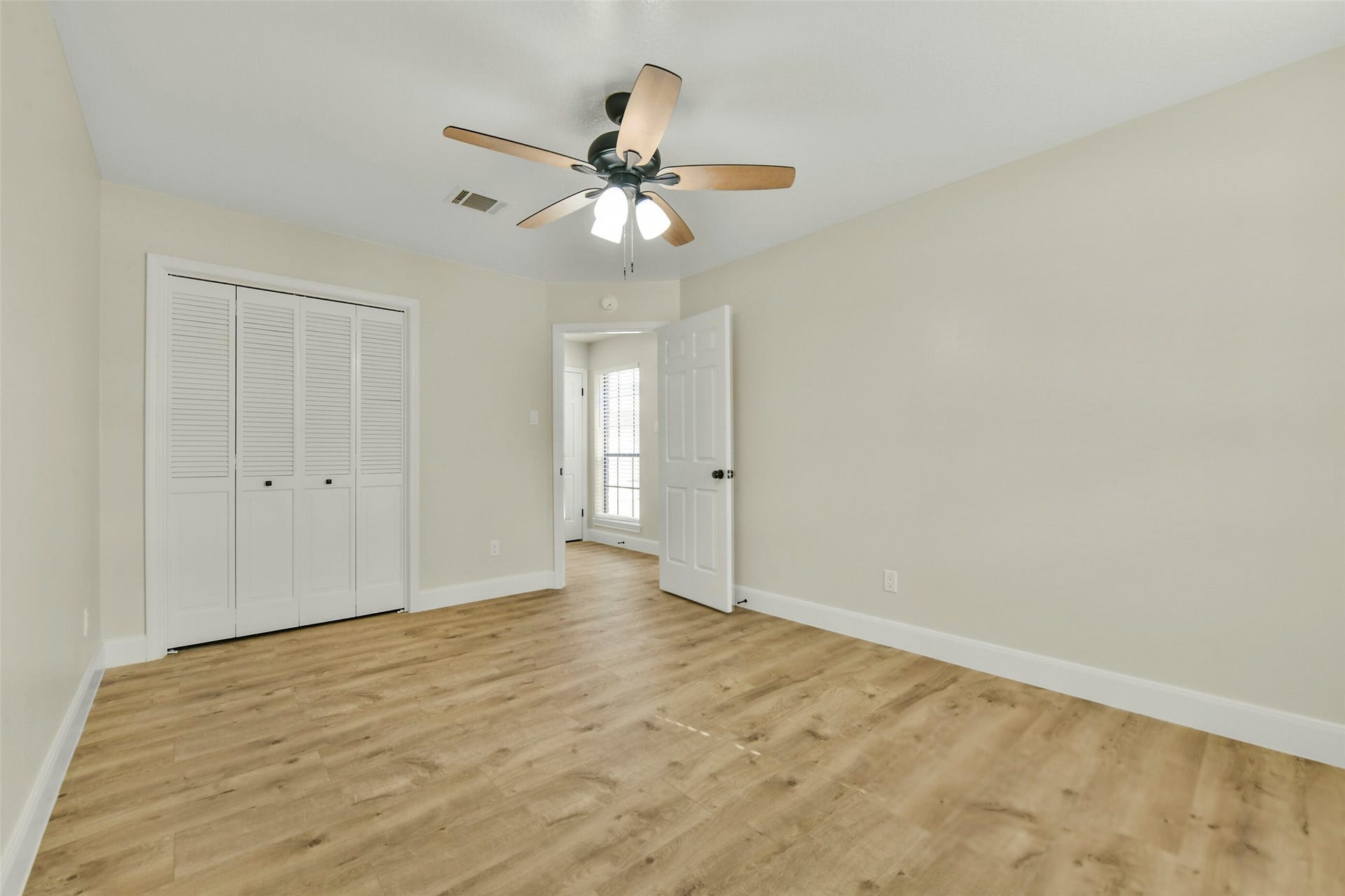 839 Quiet Spring Ln, Houston, TX 77062 Bedroom 2