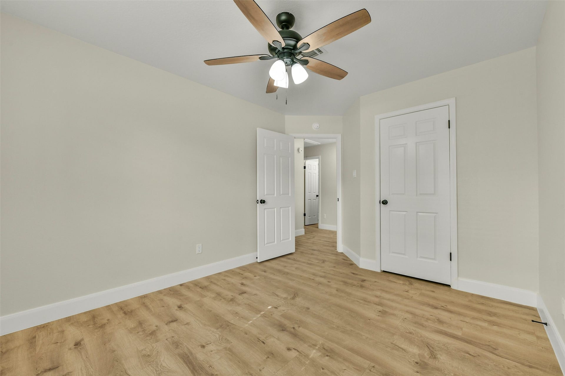 839 Quiet Spring Ln, Houston, TX 77062 Bedroom 3