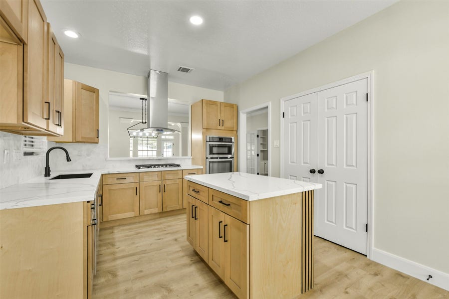 Property photo for 839 Quiet Spring Ln, Houston, TX