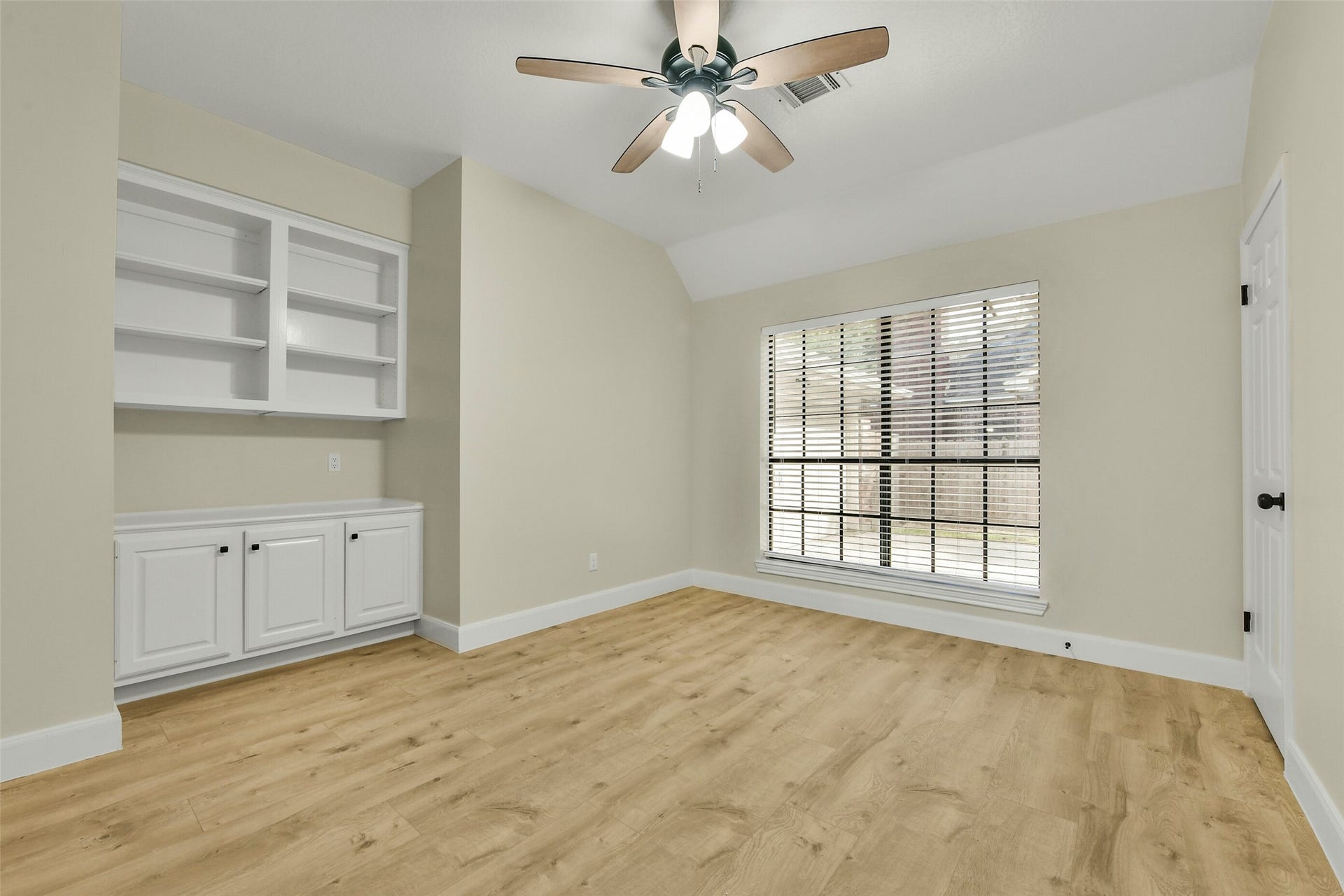 839 Quiet Spring Ln, Houston, TX 77062 Bedroom 4 or office