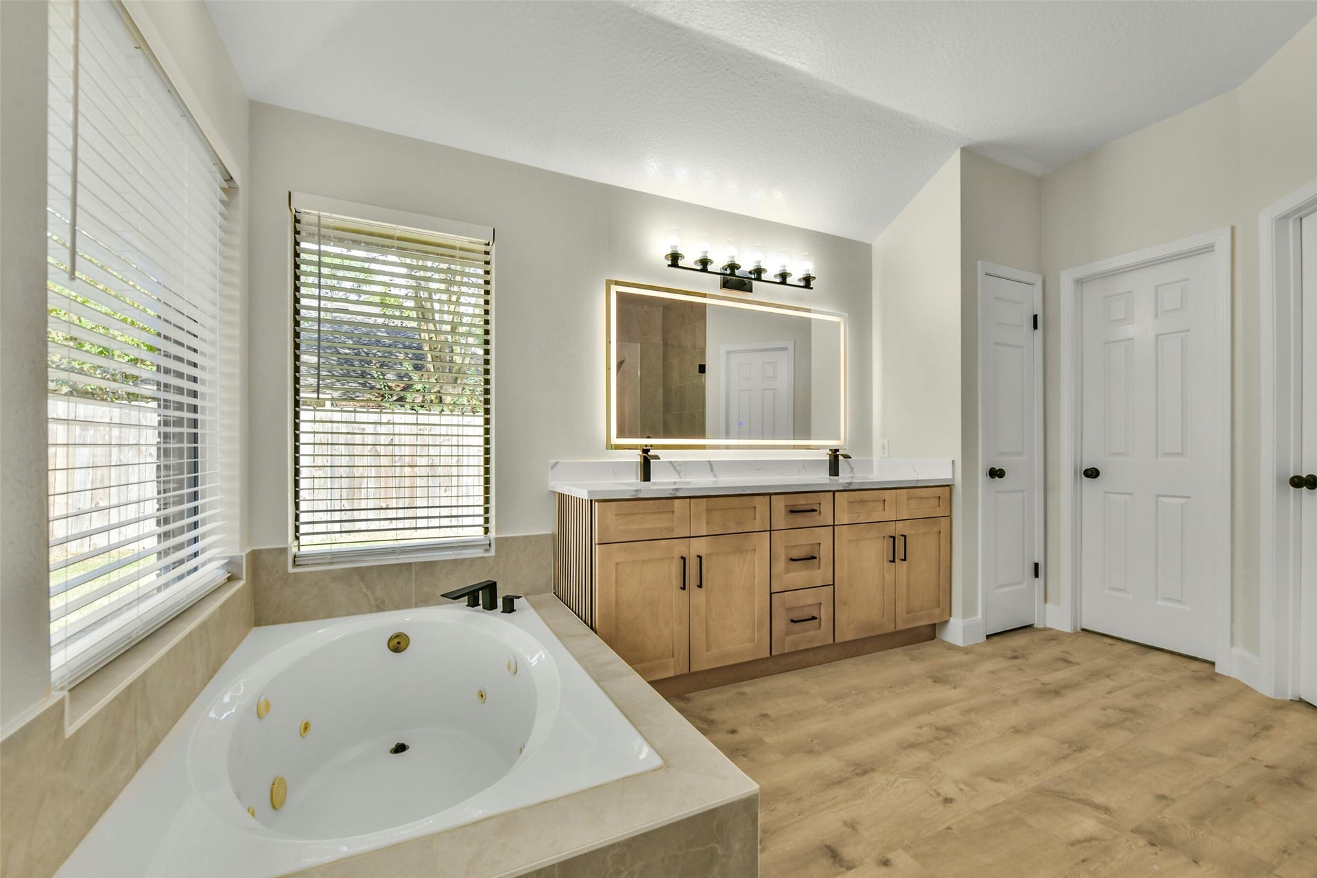 839 Quiet Spring Ln, Houston, TX 77062 Primary bathroom with soaking tub