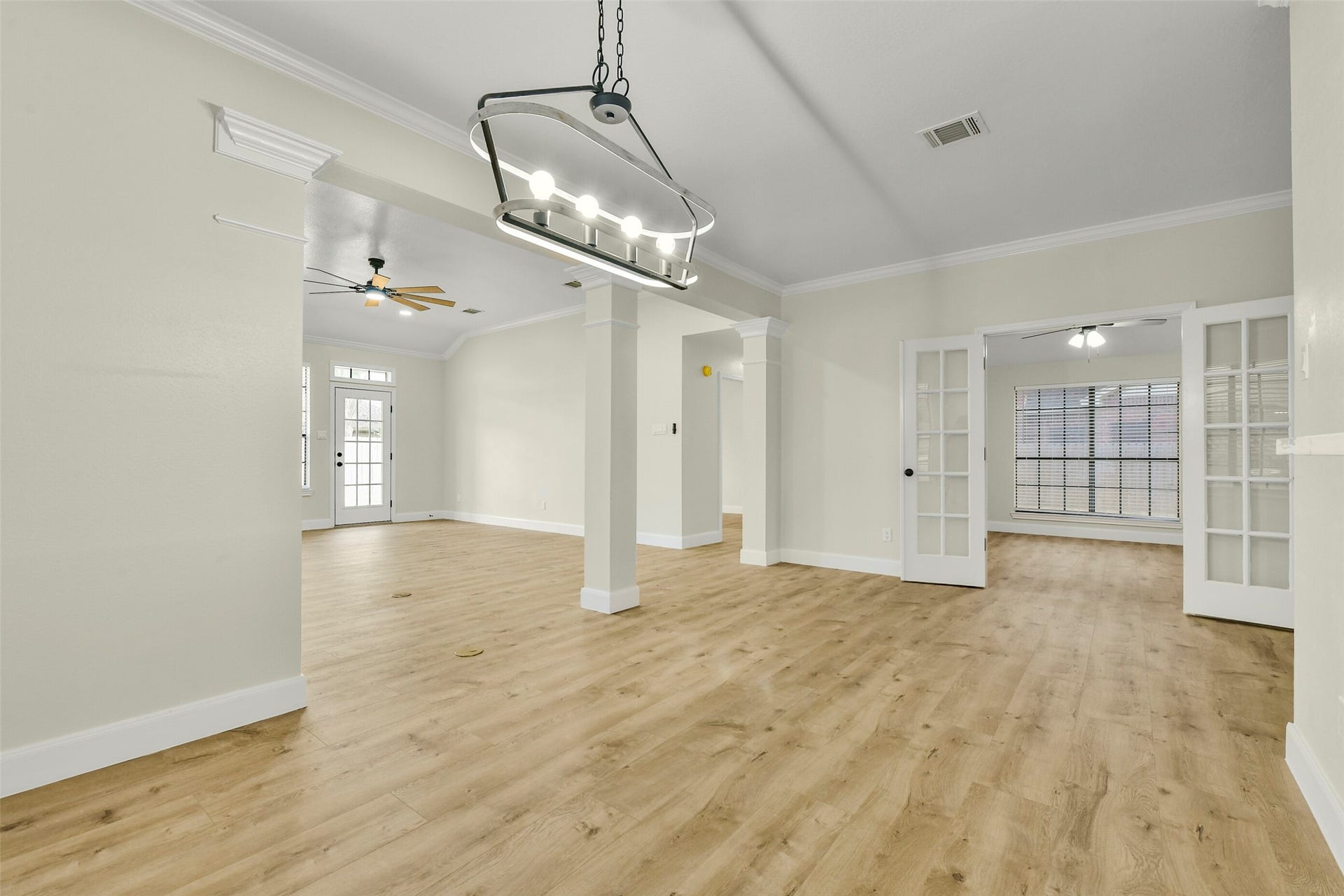 839 Quiet Spring Ln, Houston, TX 77062 Dining room