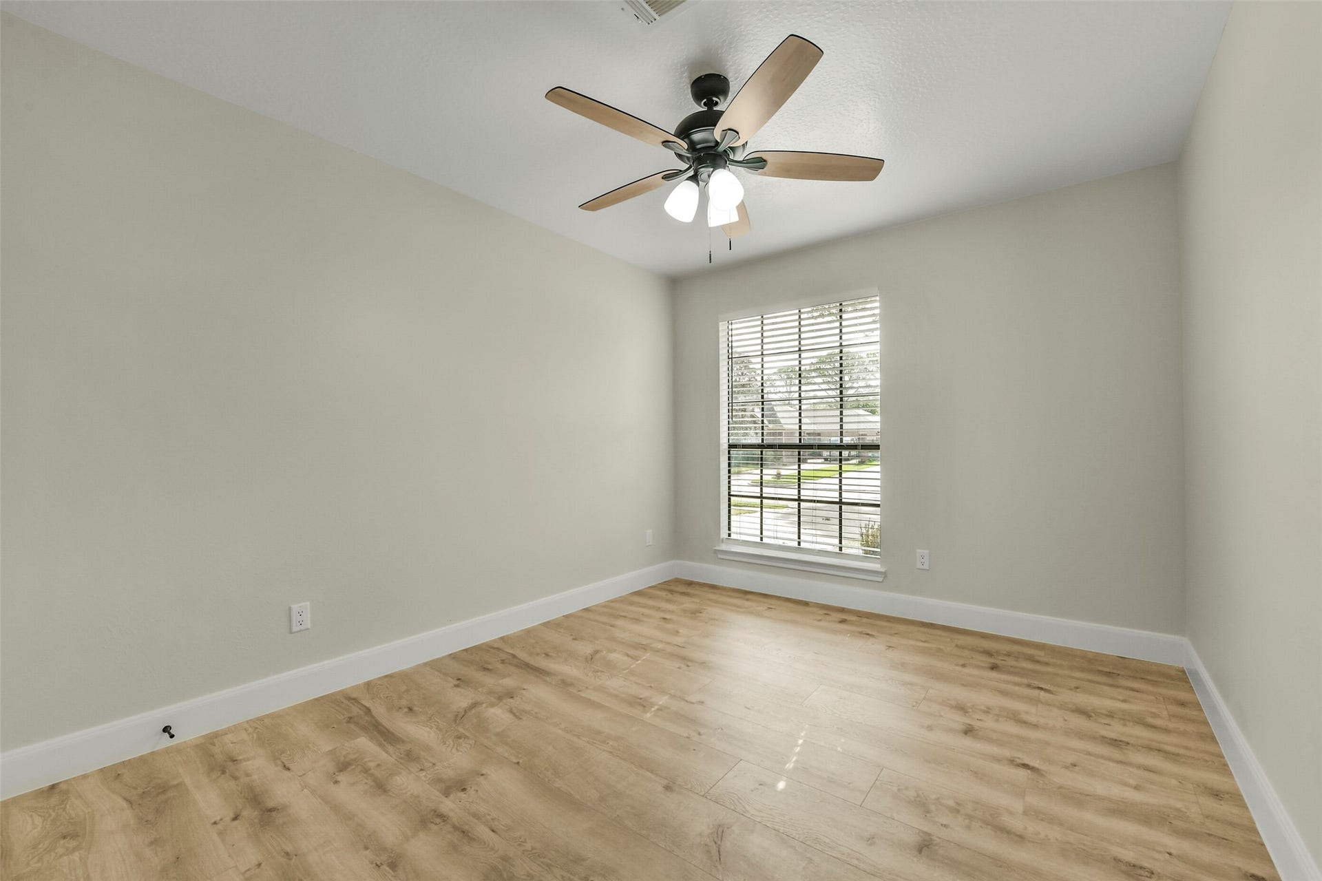 839 Quiet Spring Ln, Houston, TX 77062 Bedroom 3