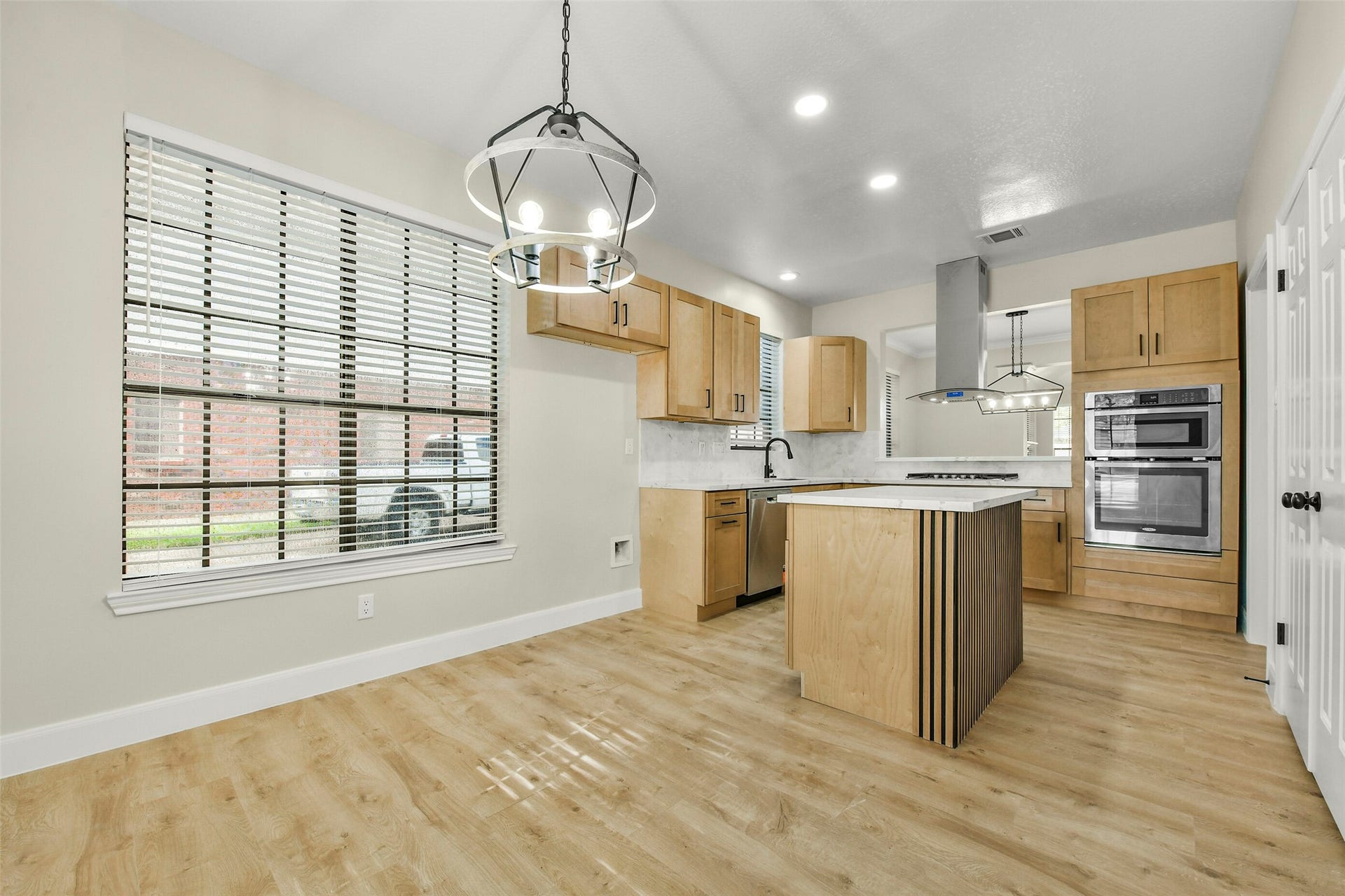 839 Quiet Spring Ln, Houston, TX 77062 Breakfast area with plenty of natural light