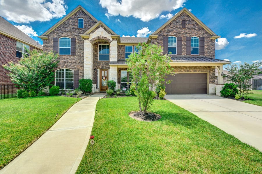 Property photo for 25710 Oakwood Knoll Drive, Katy, TX