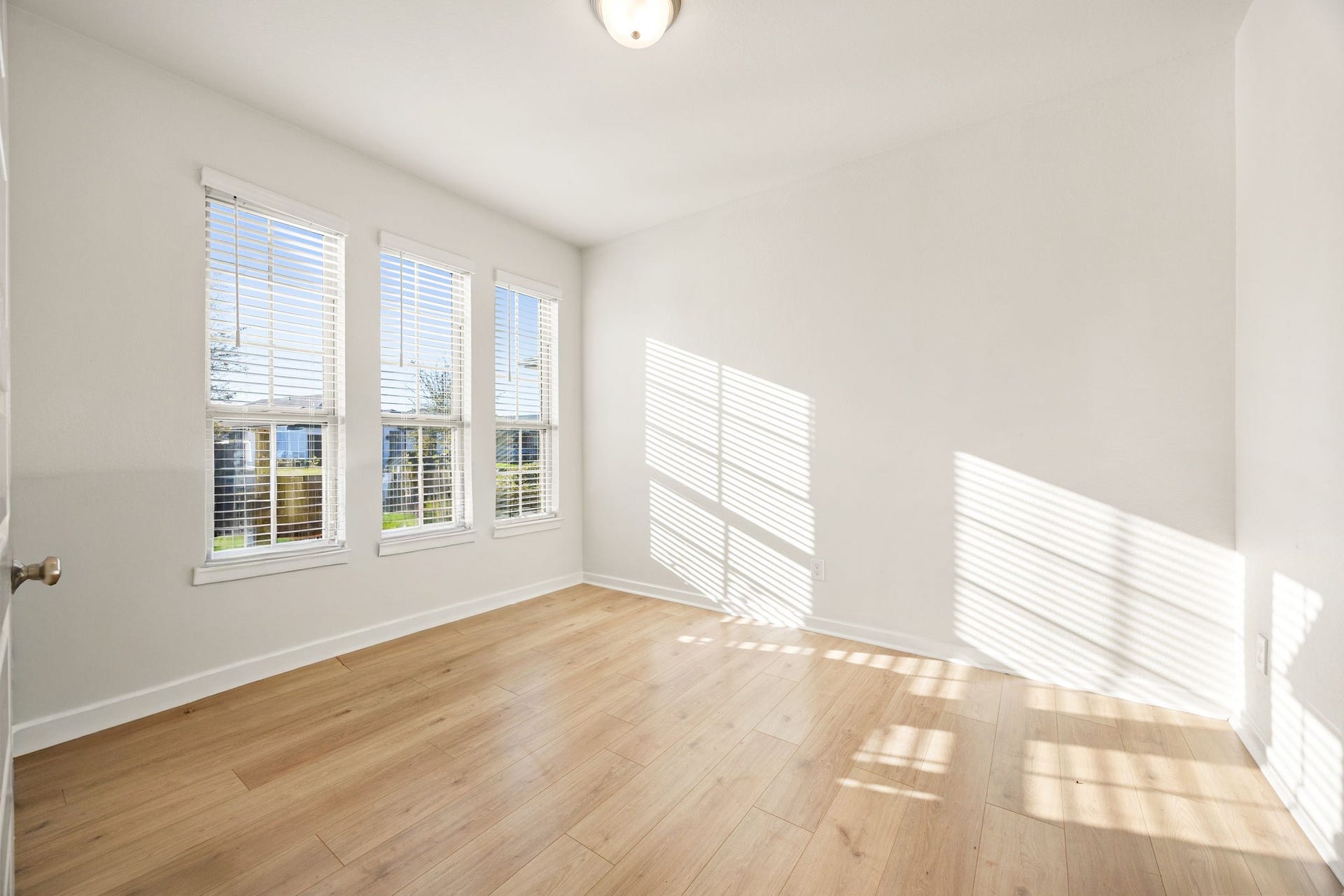 8106 Colony Chase Court, Richmond, TX 77407 Bright and spacious living area with abundant natural light.