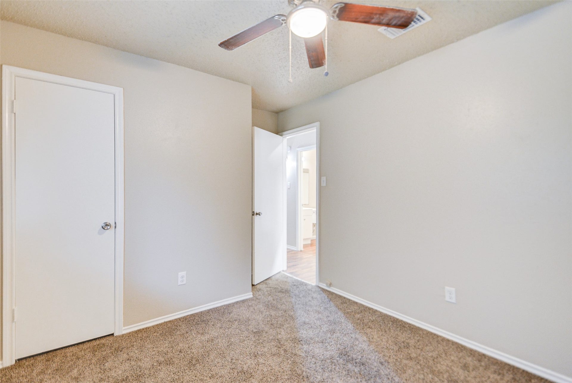 13106 Townwood Drive, Houston, TX 77045 13106 Townwood Drive, Houston, TX 77045