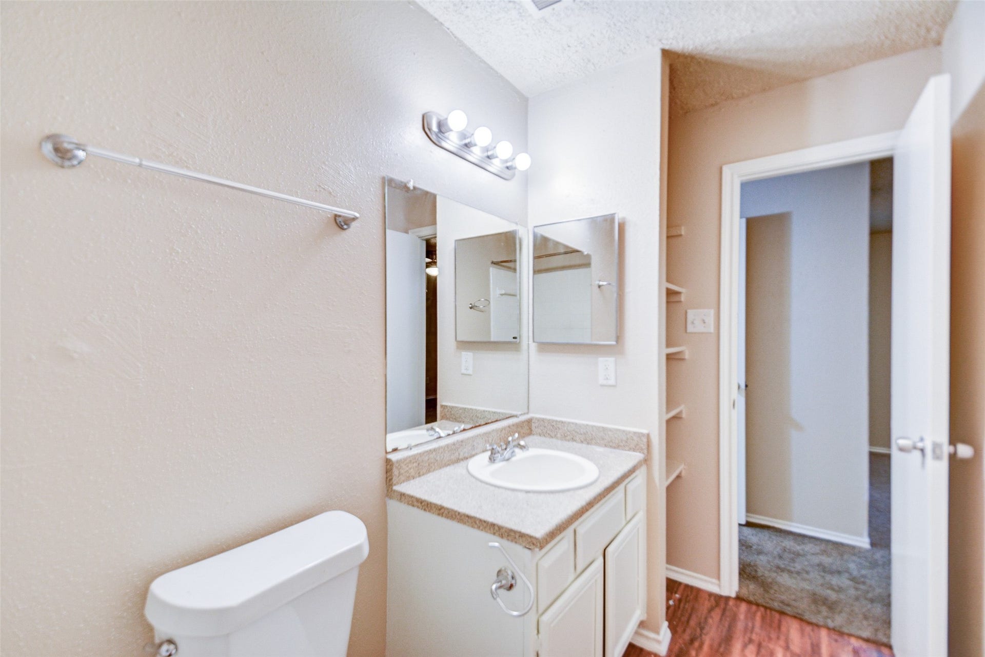 13106 Townwood Drive, Houston, TX 77045 13106 Townwood Drive, Houston, TX 77045